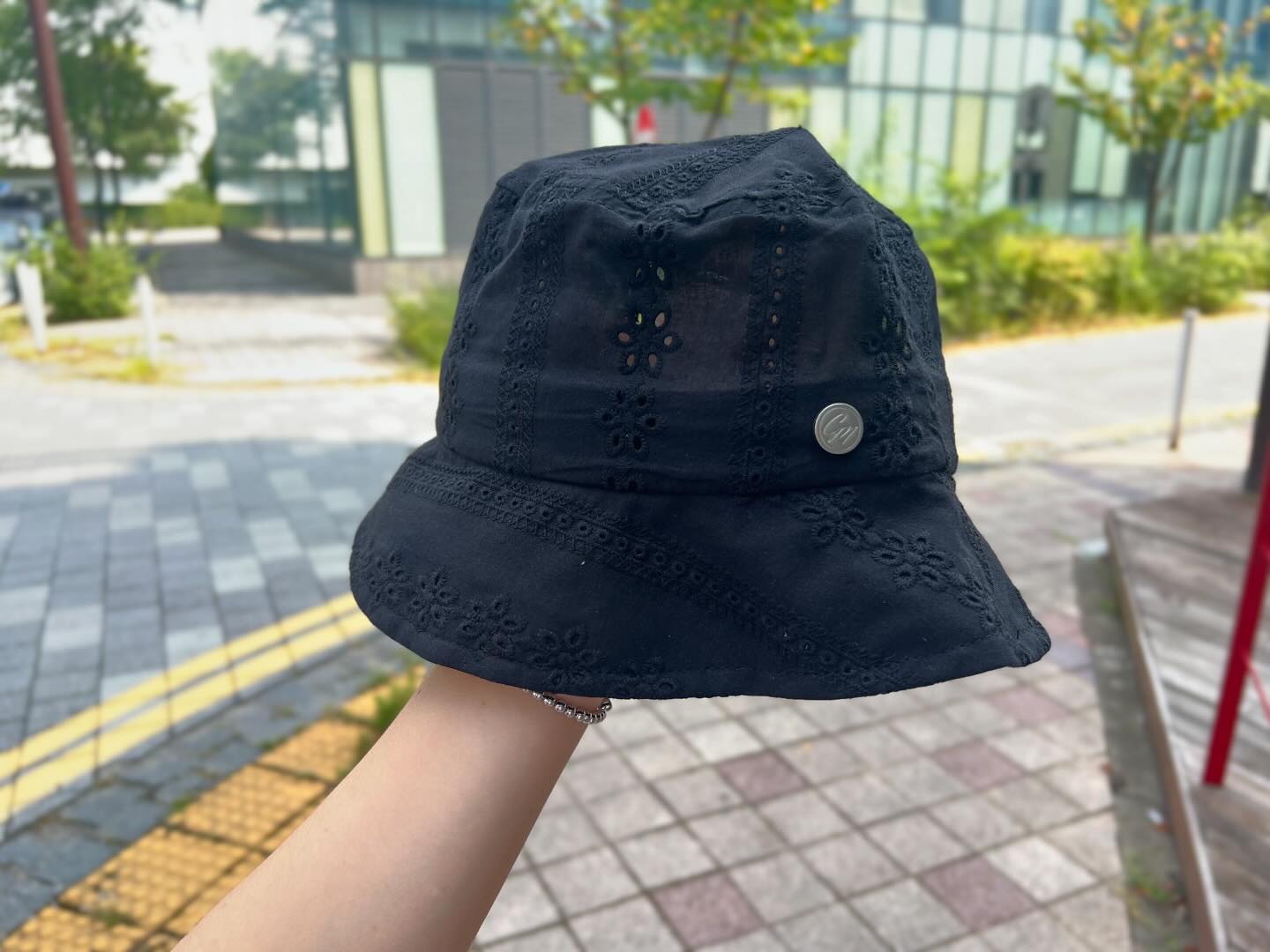 제품협찬
.
.
뜨거운 가을 햇살 피하기✨
기본템으로 시원하고 예쁜 #버킷햇 하나 있으면 끝
난 또 #챠미 에서 초이스했다구요🤗
.
.
charmy_cm_official ✨
.
.
#여자버킷햇 #여성버킷햇 #charmy #여성모자브랜드
#모자브랜드 #디자이너브랜드 #여자모자 #여성모자
#패션인플루언서 #패션블로거 #버킷햇코디
#하트와몬트 #블로그협찬