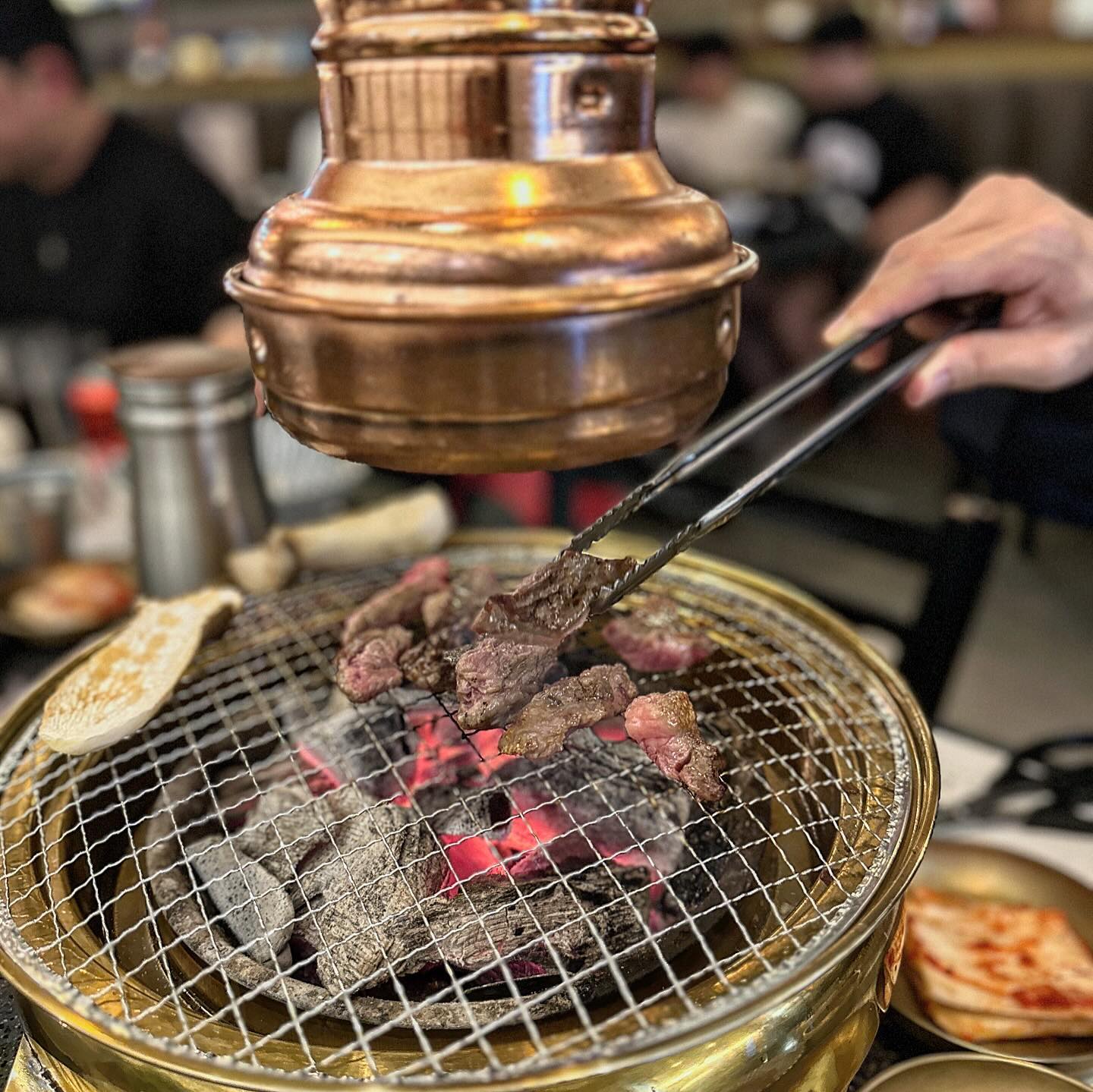 다시 시작하는 #먹스타그램

소고기 무한리필 맛집에 다녀왔어요!

[우대세트 - 소고기 무한리필 1인 28,900원]
생등심+소갈비살+부채살+양념돼지갈비 

무한리필인데도 육질도 굉장히 좋고
직원분들도 친절하셔서 좋았어요🫶

소금, 와사비, 쌈장과 곁들여 먹어도 맛있고
쌈야채 조합으로 먹어도 꿀맛이에요!
어떻게 먹어도 맛있는 느낌🤤

적당히 구우면 고소하고 촉촉👍

가성비 좋은 가격에 소고기 무한리필이라니
넘 행복하고 즐거운 시간이었어요!

[우대 첨단본점]
📍광주 광산구 첨단중앙로106번길 60 1층
⏰ 매일 16:00 - 02:00

.
.

#첨단맛집 #첨단고기집 #첨단고깃집 #첨단핫플 #첨단소고기 #쌍암동 #쌍암동고기집 #쌍암동고깃집 #우대첨단본점 

-

#먹스타소통 #먹스타그램맞팔 #먹스타맞팔환영 #먹팔 #먹팔환영 #먹팔소통 #먹부림
