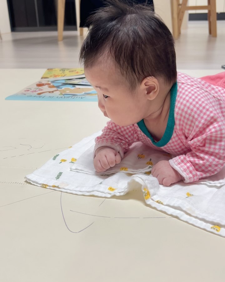 #조각모음
우리아가들 오늘 하루도 아푸지않고 잘먹고 잘자고 잘놀아줘서 고마워! 내일도 재밌게 놀아보자 ❤️
재잘재잘 두시간 떠들다 열두시 다되서 잠든 첫찌언니야.. 내일 늦게까지 자라..?
_
#엄마는#지금부터#집정리한다