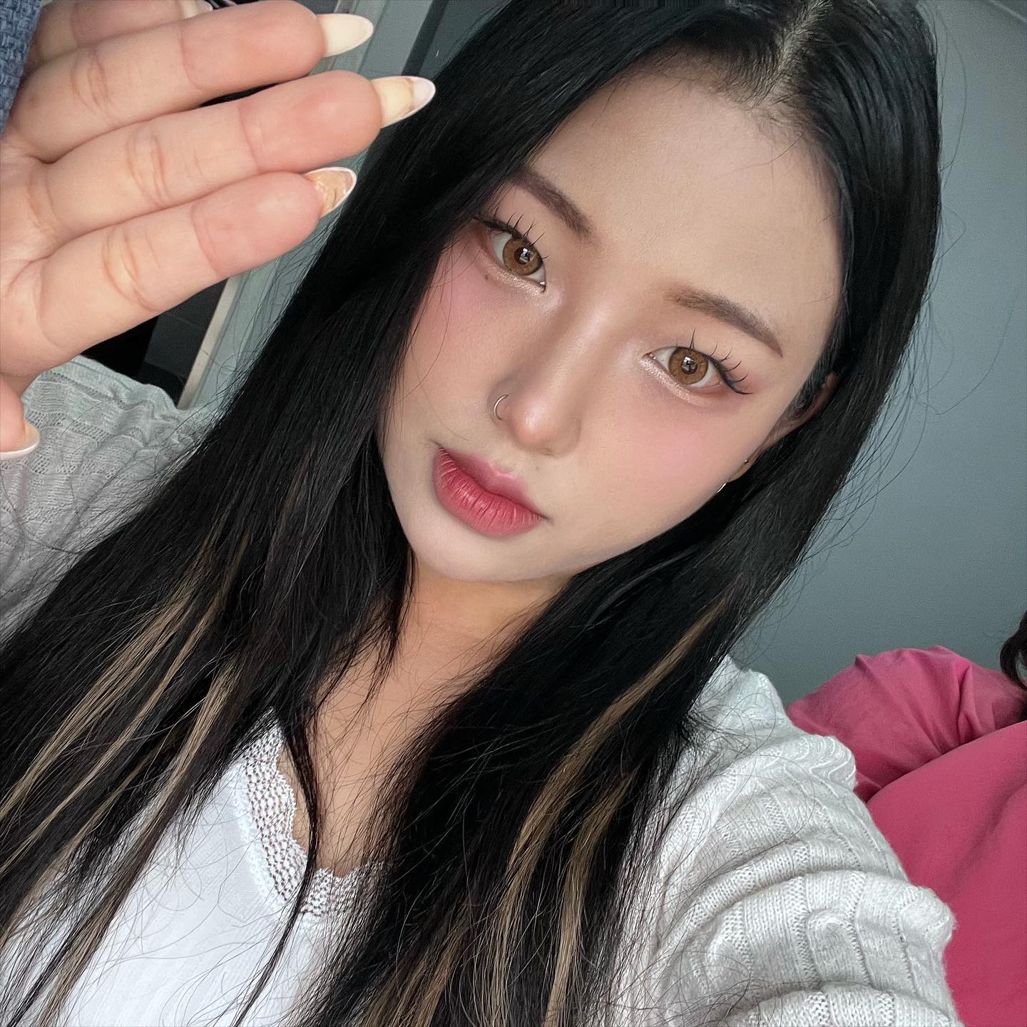손톱 지지 새우 까서 그럼 ㅜㅜ