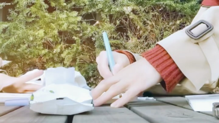 퇴장시간은 머릿속에서 지우고
벤치에 앉아 함께 시간을 보낼 수 있음에 무한감사 ~ ｡·͜·｡
아무튼간 시간은 너무나 빠르게 흐르지만
그 안에서 소소하고도 대단한 행복들을 열심히 모아두기 !
힐링 가득했던 짱귀여운강쥐와의 첫 화담숲 추억수집 완  ଘ(੭ˊᵕˋ)੭* ੈ✩‧₊˚