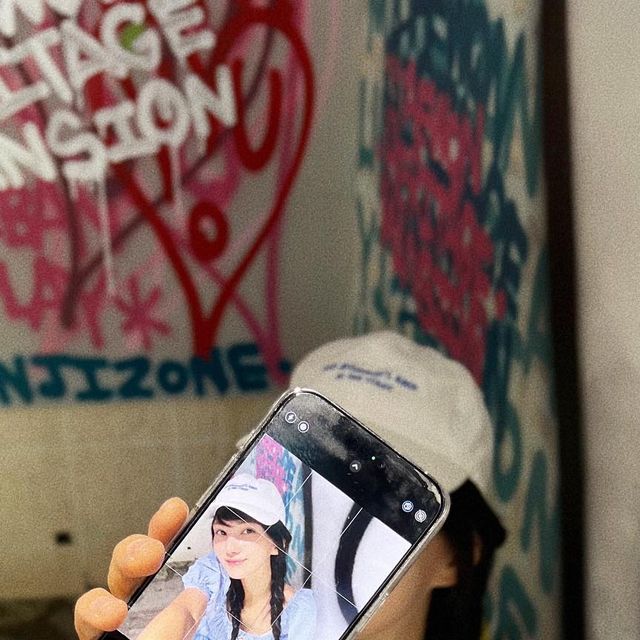 츄츄럽 on Instagram: "#광고 ⠀ 💡 ‘무엇이 우리를 우리답게 만들지?’ 이태원을 중심으로 활동하는 디제이, 아티스트, 에디터, 상인 그리고 크리에이터들이 각자의 시선으로 헤리티지를 전