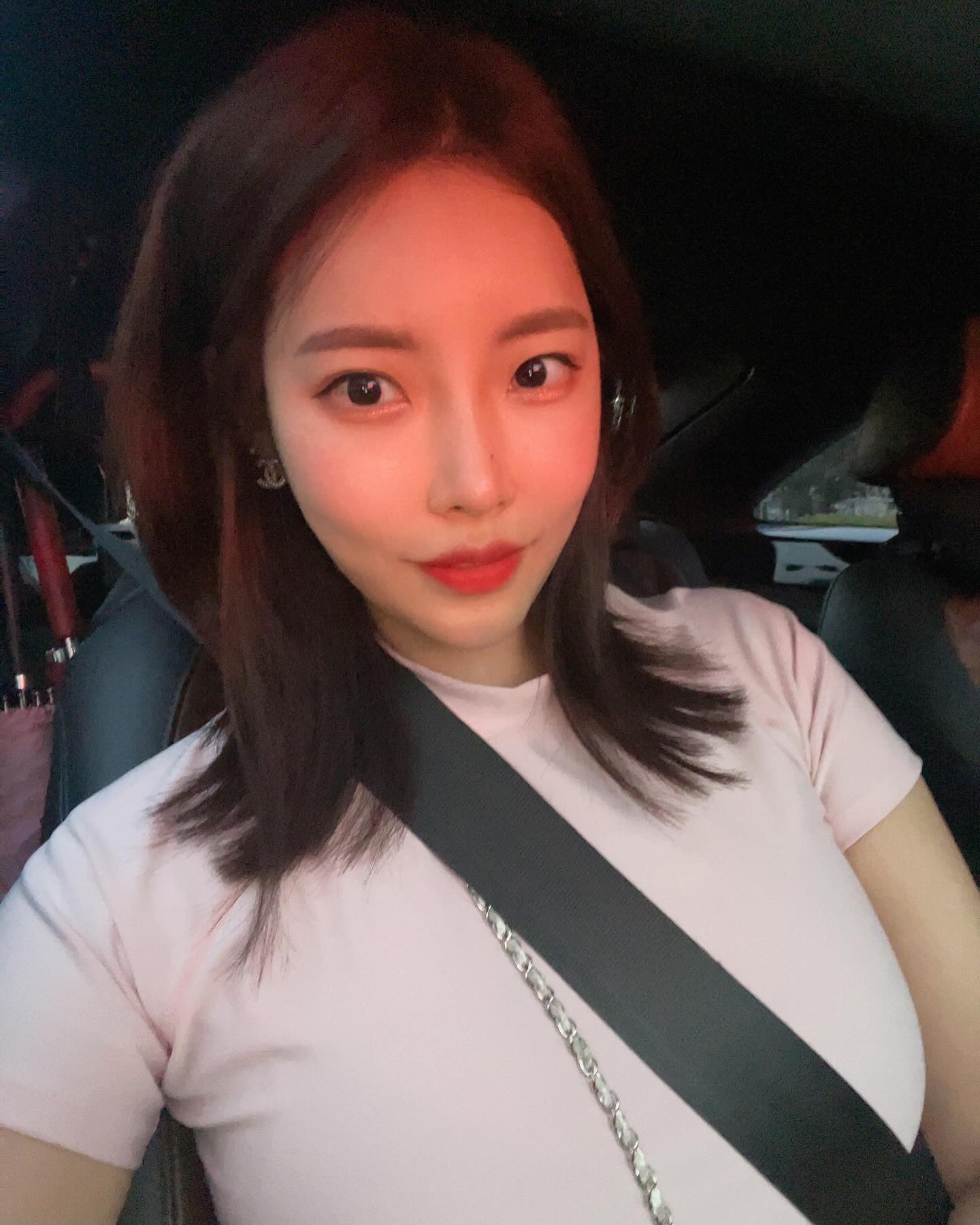 긴머리에서 중단발로 헤어체인지 ! 
더 짧기 하고 싶다고 했는데  아깝다고 이정도로 짤라주신
wooahan_haku  하쿠원장님 ! 심폐소생술 감사합니다🤗 
똥꼬바랄 청순해졌어영👍