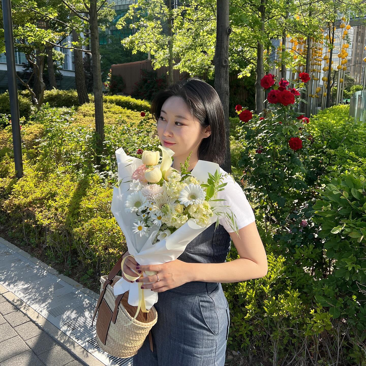 .
800일이 이렇게 빠르게 다가온줄도 모르고 있었는데 
서프라이즈로 꽃들고 찾아온 조빵빵이 ღ