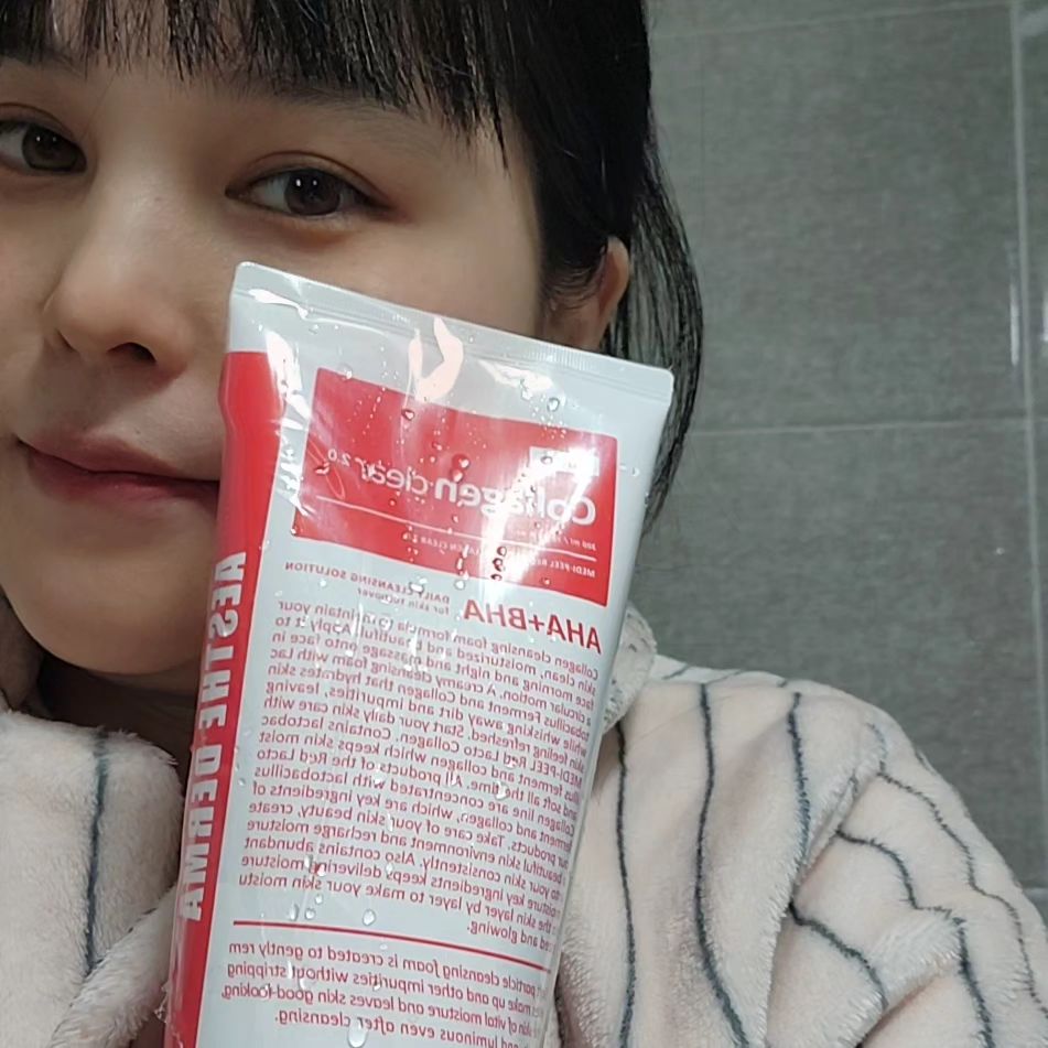 화장품을 좋아해서 그런지 폼클렌징에도 관심이 많아지네요^_^
1회 사용으로 모공 탄력 개선 4.5배, 콜라겐&유산균 함유량 2배! 
 당김없이 개운한 약알칼리성 폼클렌징입니다.

피부가 순해진 기분입니다^-^
생크림 거품처럼 부드러운 거품으로 모공 속 노페물도 깨끗하게  클렌징해줘서 
피부 당김 없이 촉촉해지네요^^

올리브영에 가시면 1월 한달간 메디필 제품을 올영 pick ! 매대에서 만나 보실 수 있어요^^
1등모공클렌징폼이 업그레이드되어 출시되었어요.
- 모공 축소, 촉촉함, 콜라겐&유산균 함량 2배 증가!
- 아하바하 성분 함유로 더 강력해진 노폐물 및 각질 케어
- 편하게 짤 수 있도록 크리미하고 부드러운 제형으로 개선

#협찬 #메디필 #medipeel #메디필레드락토콜라겐클리어 #메디필폼클렌징 #메디필클렌징폼 #올리브영1등폼클렌징 #올리브영추천템 #약알칼리성폼클렌징 #약알칼리성클렌징폼 #모공관리 #올리브영클렌징폼 #올리브영약알칼리성 #모공케어 #모공클렌징폼 #k