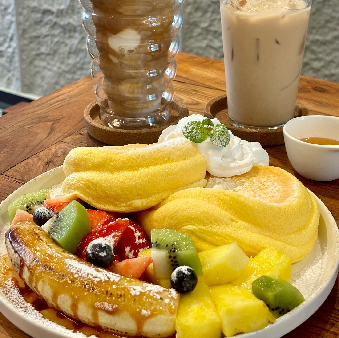 요즘근황: 주말에 늦잠자고 브런치맛집찾아다니기🥹 퐁신한 수플레랑 과일이 가득 들어있는 #해운대브런치맛집 #루이스해밀턴커피 파스타도 먹고 후식으로 수플레까지 뿌시니 무릉도원그자체...🩷 배달도 가능하지만 집에서 너무 멀다... 다음번엔 초코수플레도 먹으러 가야지!!!!!🏃🏻‍♂️🏃🏻‍♂️🏃🏻‍♂️