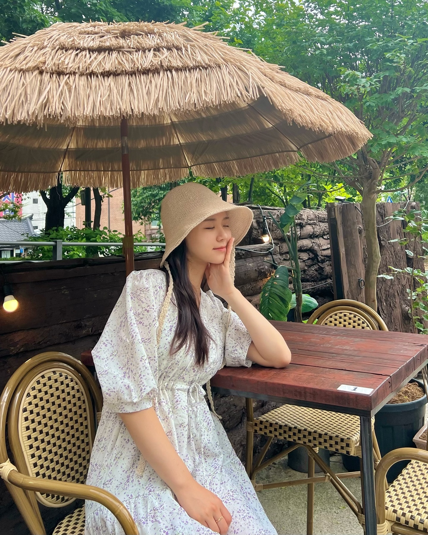 입맛없을땐 이집이최고얌
내가 조아하는 샤랄라원피스 입고 여름기분내려 모자쓰고 비올까바 쓰레빠
울집 근처오심 요거 대접합니닷ㅋㅋㅋ🍕

세원이 데일리원피스 soupmall_official 지금 3만원이상 구매시 무료배송이니 얼렁 담아가세요❤️

#v.n.c #soupmall #여름원피스 #바캉스룩 #ootd #용산맛집 #공덕맛집