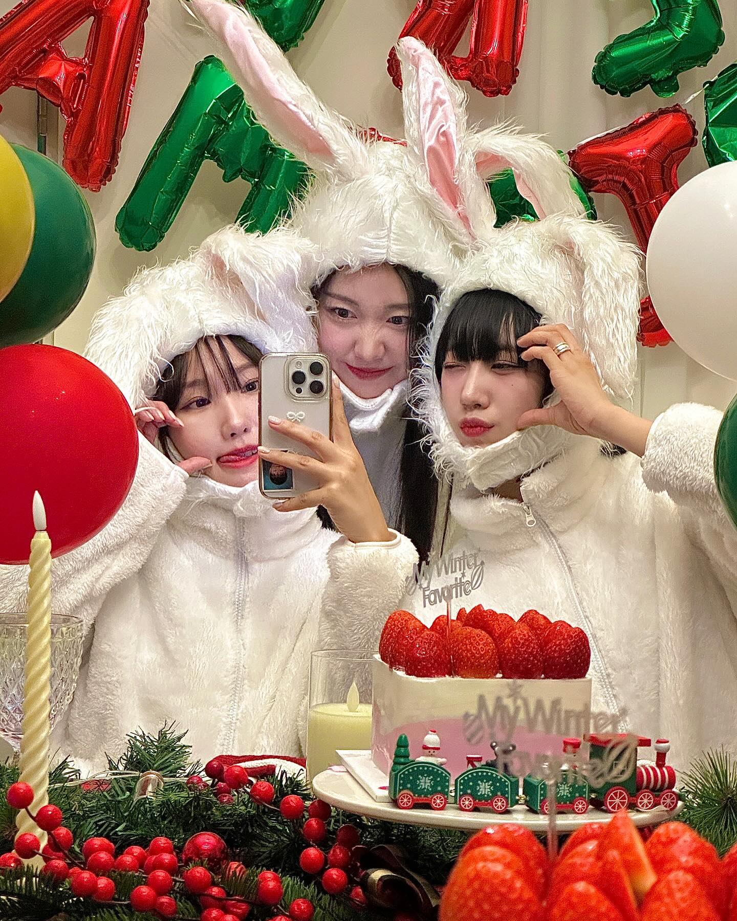 미리 멜크 🐰🎄❤️
이날 아무도 안늦어서 행복했다
애두라 내년에도 사진찍고 서로 생일 챙겨주쟝 ㅋ
술은... 줄여보자고...~~!

#크리스마스 #우정파티 #크리스마스파티