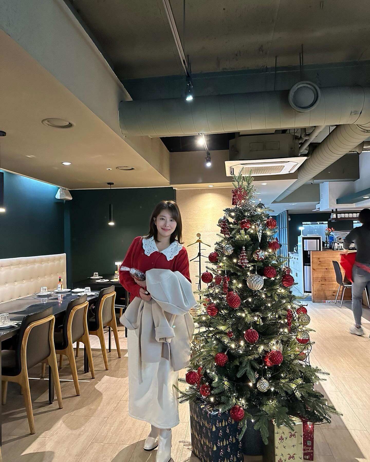 메리크리스마스되셨나요들?☺️
이번 크리스마스는 기쁜 소식도 듣고
12월 중 가장 행복했던 날이 아닐까 싶어요 헷
내일이면 다시 일상이 시작되지만 또 이 예쁜 기억을 갖고 
힘을 내 볼수 있을 것 같아요🌲 꽉꽉채운 크리스마스 #ㄱ조각 모음 #크리스마스그램 #크리스마스일기 #휴일일상그램 #datelook #ootdfashion