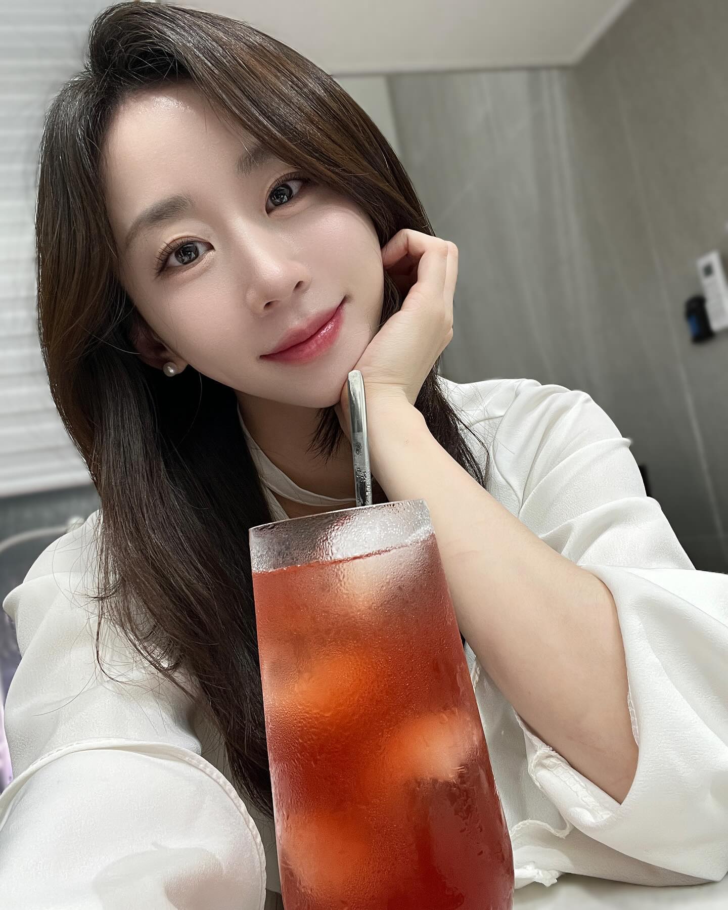눈에 좋은 오디랑 여성 건강에 좋은 오미자, 칡까지 원액 그대로 담은 #해담은베리 

설탕이나 다른 첨가물 없이 100% 자연 원물만을 담아서
여기저기 요리할 때 넣어먹어도 된답니당

저는 요즘 열심히 물에 타 먹는중인데
확실히 다르네요👍🏻

패키지가 예뻐서 부모님께 선물용으로도 딱🎁
다들 건강 챙기세요~>_<

hdberry.shoppingmall 

#해담은베리 #건강스타그램 #푸드스타그램 #부모님선물 #health #일상 #즙 #원액 #건강즙 #칡즙 #오미자 #오디 #건강관리 #어버이날 #건강식품 #건강식품추천 #건강주스 #효도선물 #협찬