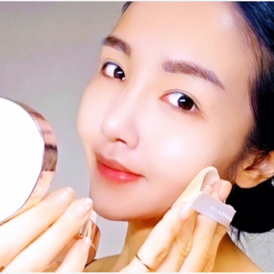 개인적으로
좋아하는 #뷰티사진그램 
#바닐라코얼티밋화이트모이스처쿠션 
별다른 색조를 더하지
않고 쿠션 하나만으로도
간단하면서
예쁜 피부표현 할수 있어
요즘은 정말 심플하게 메이크업
하고 있어요 😊😊

인친님들께서 제 피드
보시고 긍정적인 반응 보여주셔서
더 보람되었네요 감사합니다 😊😊

#제품제공🎁 
#바닐라코얼티밋화이트모이스처쿠션 
#뷰티사진촬영 
#뷰스타스그램 
#가을쿠션추천