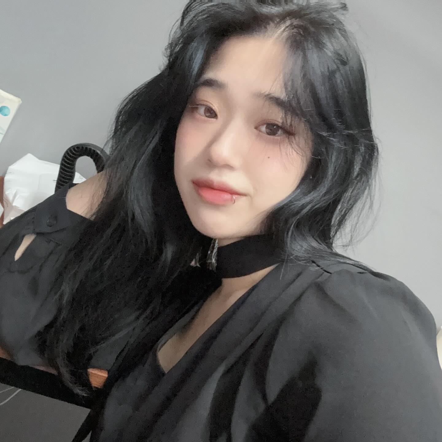 직원실에서 이쁜척하면서 셀카찍기😉