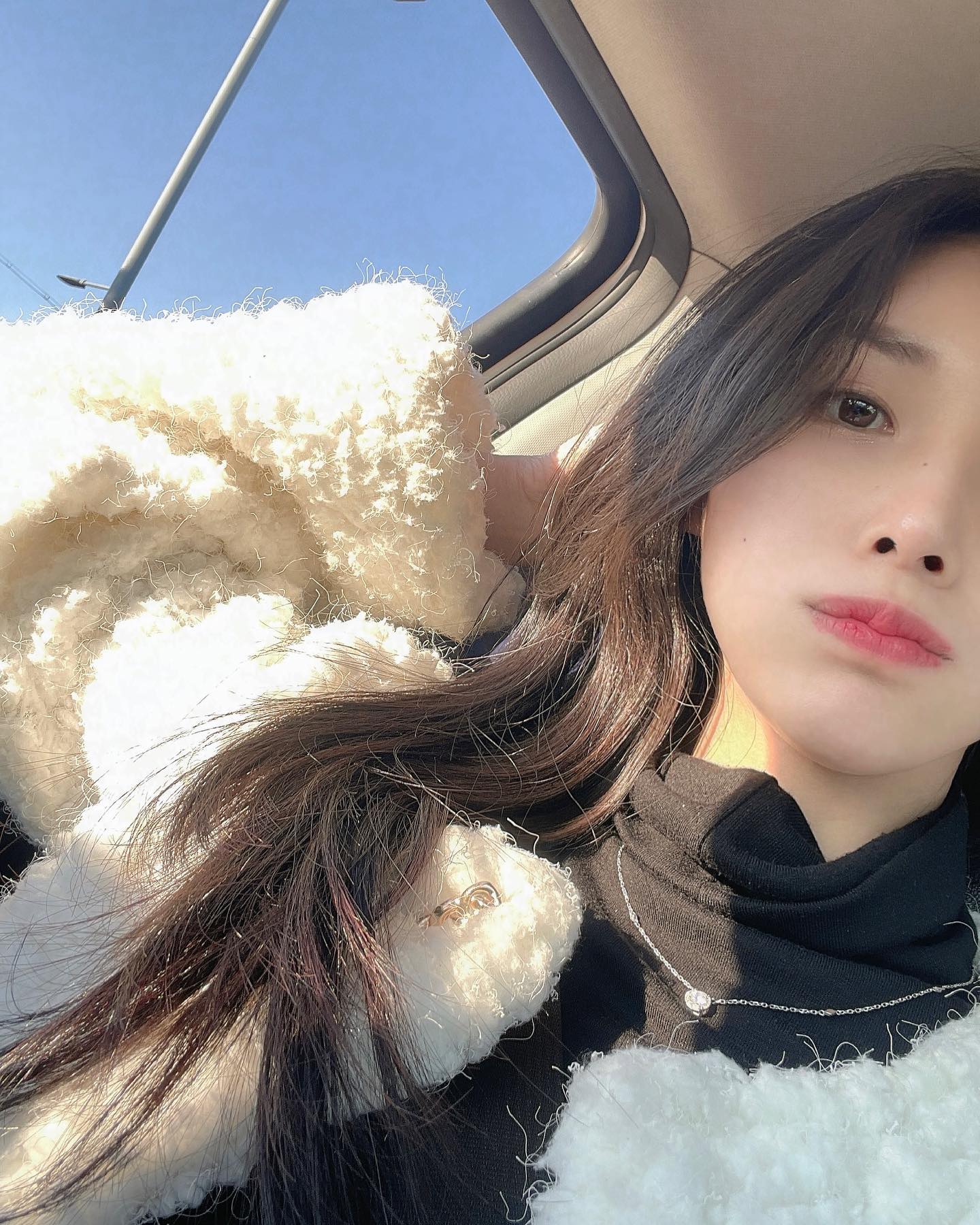 나이 삼땡에 옷 거꾸로 입고 다녔다