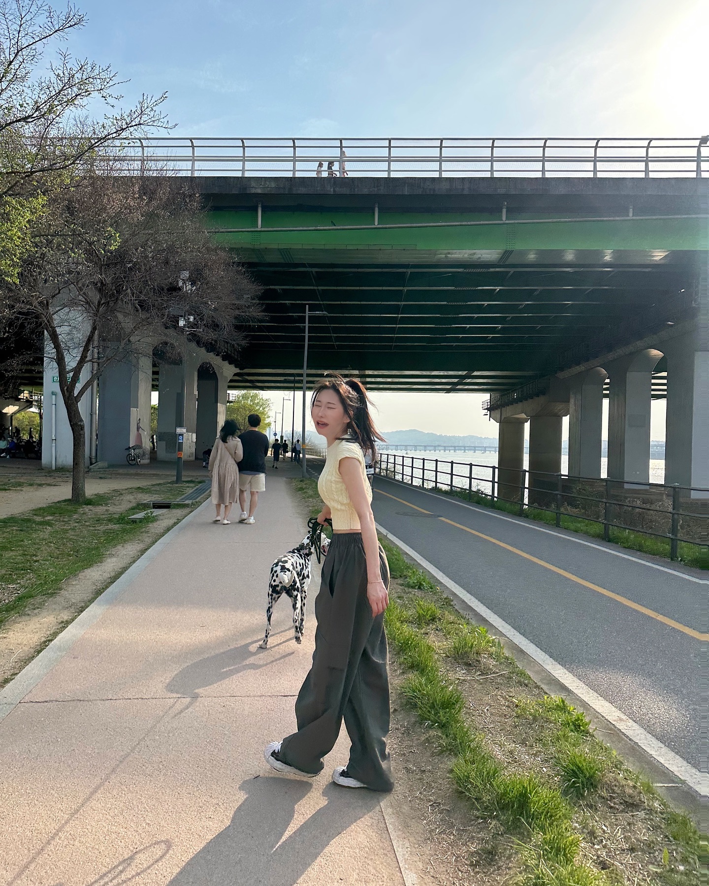 😆

#한강 #한강조깅 #한강피크닉 #한강반려견산책 #한강반려견 #행복 #미소 #ootd #fashion #koreanstyle #koreanfashion
