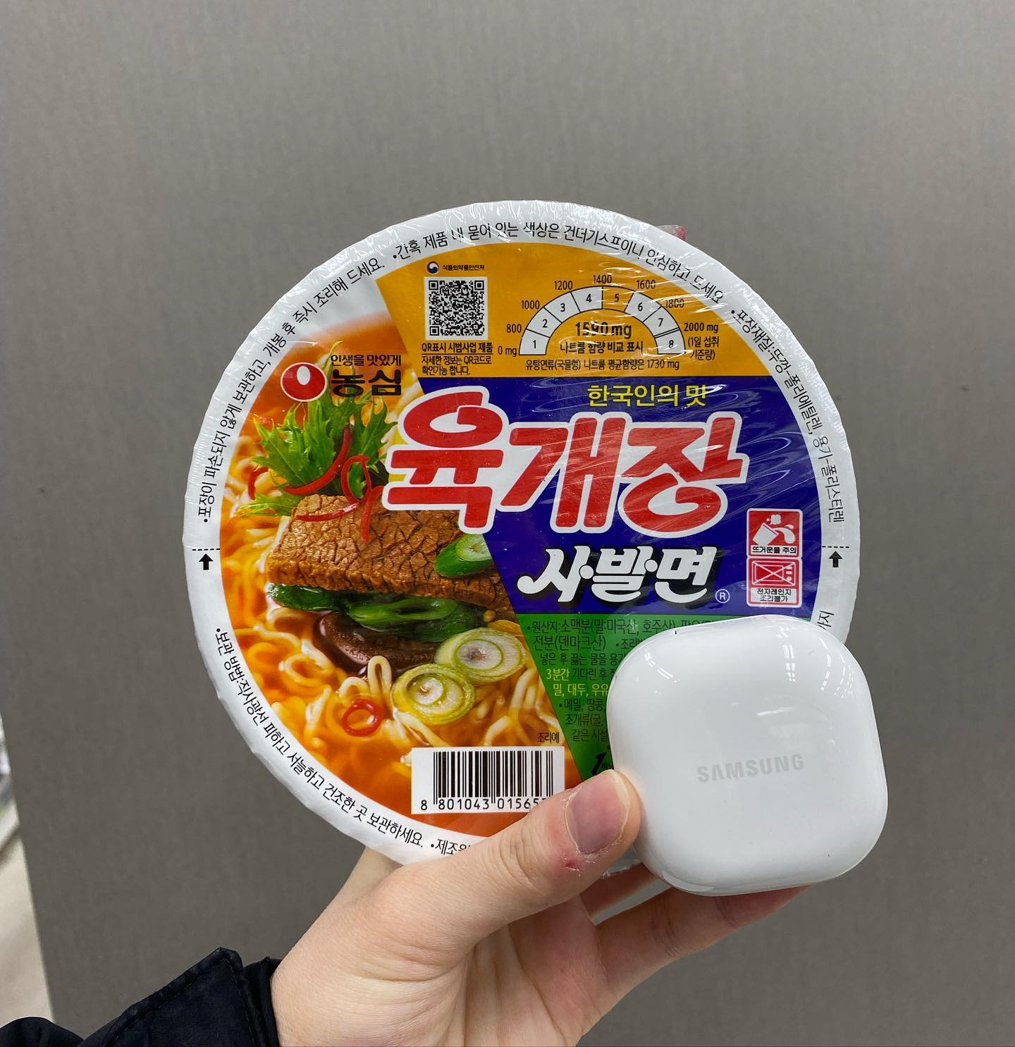 #농심 #육개장사발면 #김치사발면 #육개장버즈케이스이벤트 
육개장 버즈 케이스 넘 갖구시퍼요!!!!!❤️