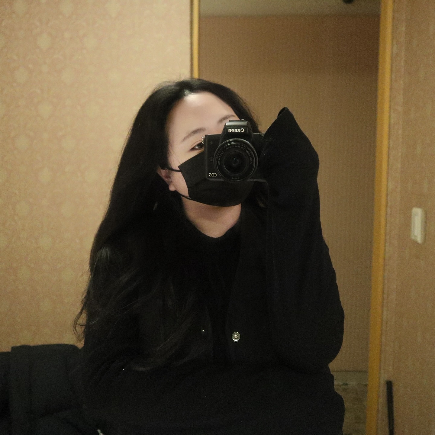 이마꺼진 곳 필러맞고 싶은데 무섭기도하구.. 😦 #거울셀카
나름 배달 안먹구 식습관 고치고 잘하고있다.ᐟ 
식사량은 언제 줄이구 살은 언제 빠질까..