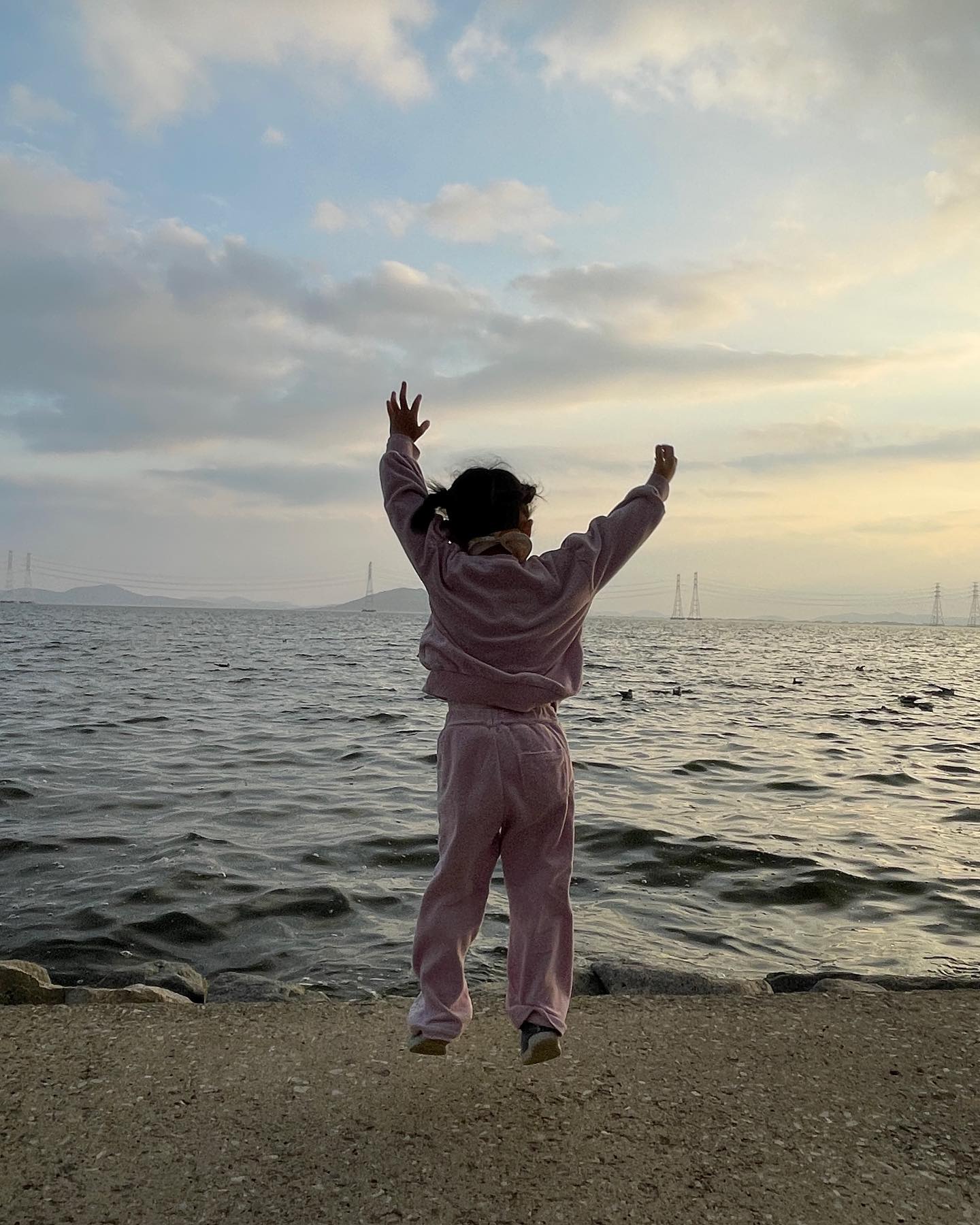 윤슬이 예쁜 바다에서 자전거타기
짬푸🧡