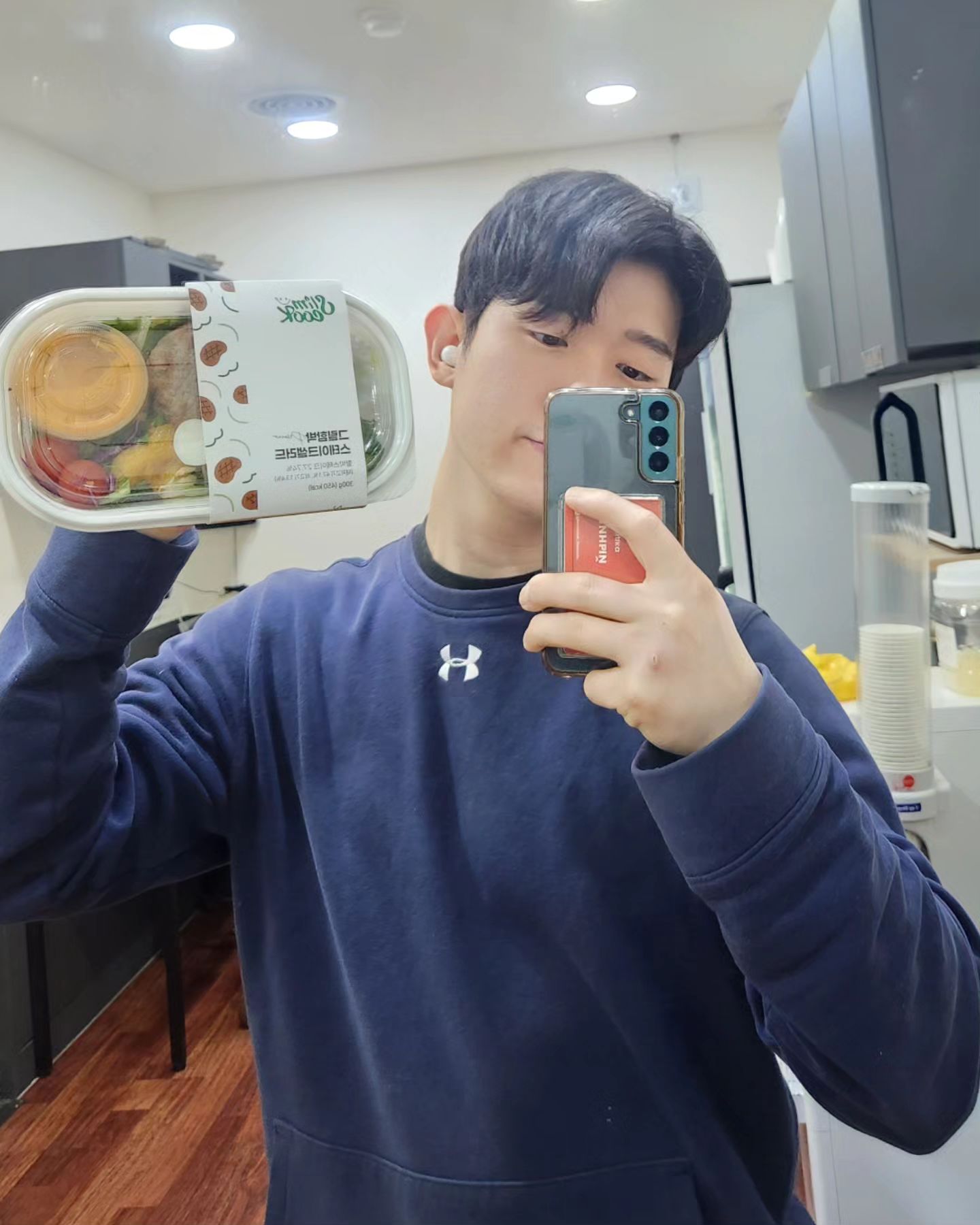 #협찬

slimcook_official
[슬림쿡] 단백질샐러드 5 종 맛보기 SET를 보내주셨습니다.

✅️제품구성ㆍ특징
- 슬림쿡 단백질 샐러드 5 종
1) 닭가슴살 오징어 샐러드 (250g/ 260kcal)
2) 그릴함박 스테이크 샐러드 (300g/ 346kcal)
3) 목살 스테이크 샐러드 (250g/ 370kcal)
4) 훈제오리 고구마 샐러드 (250g/ 380kcal)
5) 그릴두부 샐러드 (300g/ 347kcal)

단백질 토핑 샐러드 5 종으로, 매일 하루 한끼로
하루 단백질 + 식이섬유 섭취 가능!
- 고기(닭가슴살, 목살, 훈제오리, 그릴함박 등) 토핑은 지방함유가 적은 클린한 단백질로 구성
- 그릴두부 토핑으로 적절한 식물성 단백질을 추가해서 칼로리가 높아지는 것을 방지
- 하루한끼 샐러드로, 하루 식이섬유 + 하루 단백질을 섭취할 수 있도록 설계된 식단
샐러드
- 샐러드 토핑에 어울리는 샐러드소스 5 종으로, 매일 먹어도 새로운 맛
- 평균 단백질 20g 함유로, 근성장을 위한 운동인들에게 강력 추천!

Ps. 300g 에 한끼당 300 칼로리 대로, 양도 많고 포만감도 좋은데, 착한 칼로리 하루한끼로 하루 식이섬유 섭취 가능해서 너무 좋습니다💪

👉판매링크
https://www.slimcook.co.kr/shop/shopdetail.html?branduid=10372726&search=&xcode=007&mcode=000&scode=&special=8&GfDT=bml/W14=

- 신규 회원가입 후, 쿠폰함에서 쿠폰 번호 등록시 바로 사용가능한 2,000 원 적립금 즉시 지급한다고 하니 서두르세요
☑️쿠폰 코드 : slimcook!

ㆍ
ㆍ
ㆍ
ㆍ
#샐러드맛집
#단백질
#프로틴
#단백질샐러드
#탄단지
#식물성단백질
#고단백음식
#단백질종류
#다이어트단백질
#단백질식품
#콩단백질
#샐러드정기배송
#샐러드배달
#샐러드도시락
#새벽배송
#오운완
#운동하는여자
#운동하는직장인
#운동하는남자
#운동하는육아맘
#식단
#식단추천
#식단기록
#다이어트
#몸매관리
#체형관리
#닭가슴살
#슬림쿡
