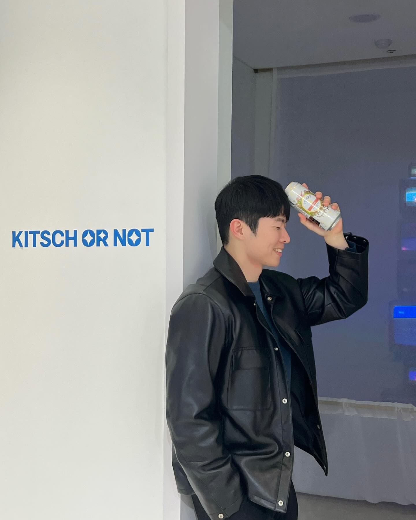 connec_art 😘

오늘 레더자켓 입어서 추웠는데,
역시 추위 피할 땐 전시회 데이트 👍🏻👍🏻👍🏻
맥주 마시면서 관람 가능한 전시회 🖼️

#kitschonthetap #키치온더탭 #커넥아트 #부띠크모나코 #부띠크모나코뮤지엄 #강남전시회