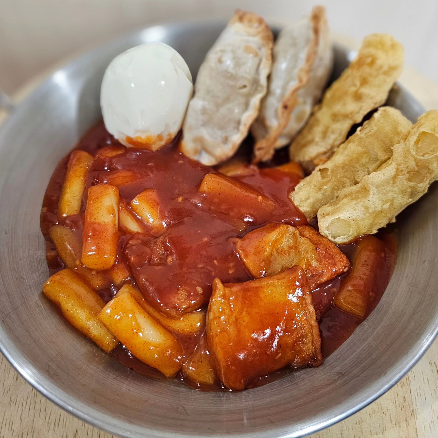 #협찬
렌지땡! 간편하게 맛있게 먹을 수 있는 현타떡볶이
소소가 넉넉하여 다양한 토핑과 즐기기 굿!
고래사어묵과 밀떡의 환상적인 조합!
떡볶이매니아 신랑이 인정한 맛있는 떡볶이로 술안주로 좋네요
믿을 수 있는 밥끼24브랜드에서 만든 시그니처 상품으로 가맹점 로드샵에서 구매하면 합리적인 가격에 구매가능!
적당히 매콤한 소스로 자꾸맛 손이 가요
조만간 순한맛도 나온다고 해서 더욱 기대 중이랍니다
사업자라면 밥끼도매몰에서 더욱 저렴하게 구매 할 수 있어요~
 bobki.co.kr

#매운떡볶이 #현타 #떡볶이밀키트 #캠핑밀키트 #떡볶이 #쿠팡떡볶이 #떡볶이맛집 #떡볶이추천 #렌지땡 #밀키트 #1인떡볶이