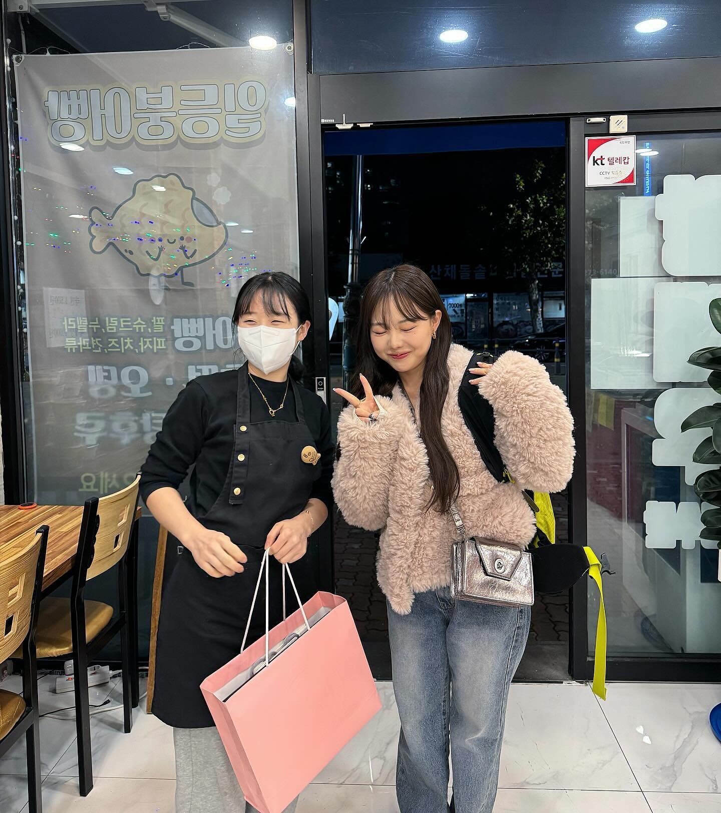 믿기지 않았던 영기언니를 본 몇분 ✨
꿈만 같았던 영심이들이 오고 가던 
10시간 새로운 경험이였다 🖤

#영시미 #영기언니 #사랑합니다 #일등붕어빵