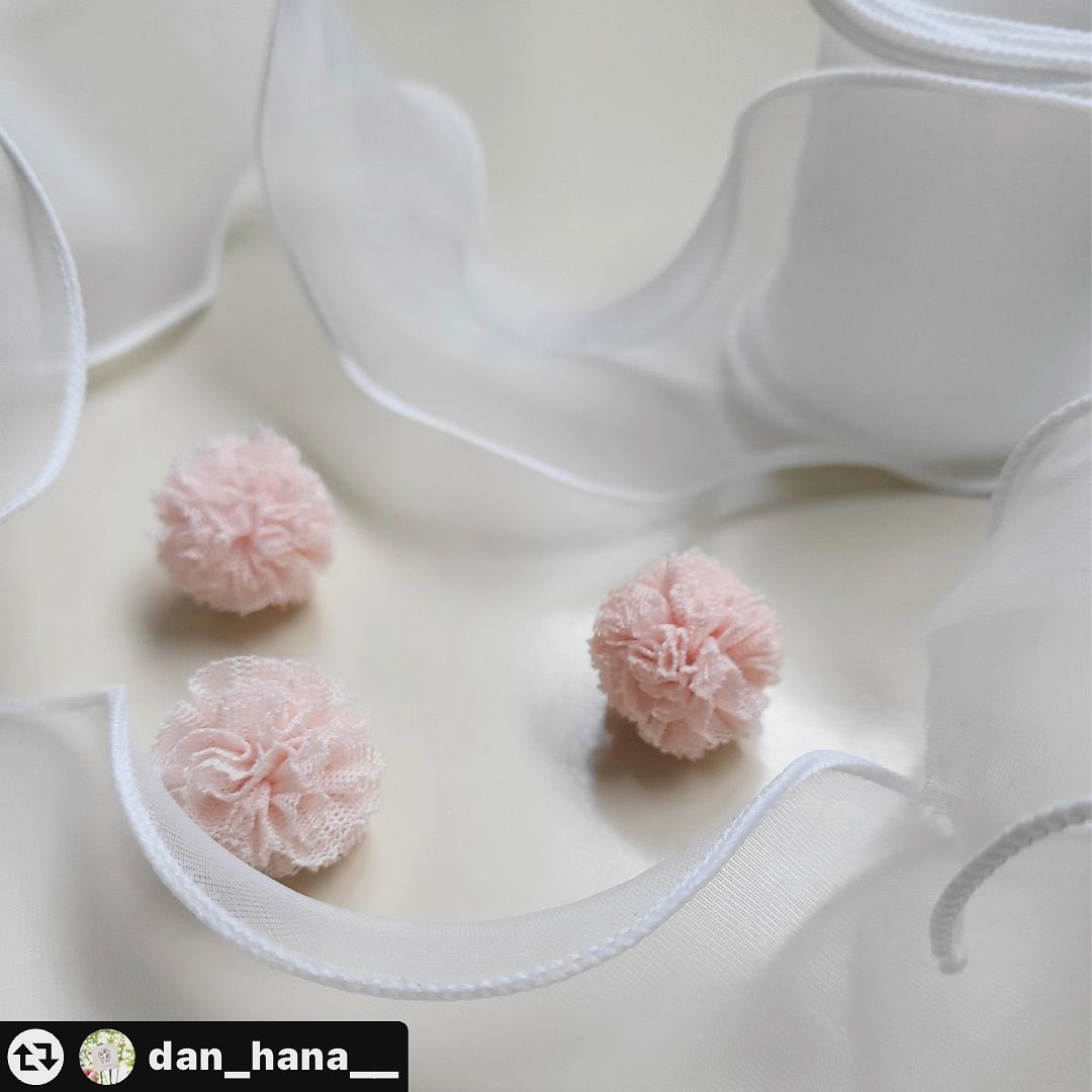 #리그램 - dan_hana__ by get_multi_repost
단, 하나 폼폼 우드 크라운 & 슈슈봉 서포터즈 모집

하루 하루 기념할 일이 많은 우리 아가들을 위해 
단, 하나에서 파티용품 세트를 준비했습니다ෆ

우리 예아가 착용하고 있는 컬러 외 2가지 컬러 제품을 착용해 줄 아가 서포터즈를 모집하려해요 .ᐟ 

기간 / 10월 10일 화요일 - 10월 12일 목요일 오후 11시
발표 / 10월 13일 금요일 오후 2시  컬러별 각 1분, 총 2분 추첨

참여방법 /
1. 단, 하나를 팔로우 후 해당 피드를 좋아요 해주세요

2. 이벤트 피드를 리그램 해주세요 (스토리는 사랑입니다ෆ)

3. [필수] 각인할 내용(국문,영문 모두 가능), 아이 개월수와 성별을 써서 댓글로 남겨주세요

4. 친구 소환 3명 이상을 해주세요 ( 비공개 계정은 참여가 어려워요 ) 

5. 파티 계획이나 촬영 계획이 있으신 분들 우대 입니다! 댓글에 같이 알려주세요

[𝗰𝗵𝗲𝗰𝗸] 선정되신 분들은 제품을 제공받으시고 단, 하나의 가이드 라인에 맞춰서 일정기간 서포터즈로 활동하게 되며 촬영 사진은 단, 하나의 마케팅에 사용 될 예정입니다.

당첨자분들께는 상품은 무상 제공 해드리며 (택배비 3500원 별도) 정해진 기간내에 피드 업로드 부탁 드립니다 ✿