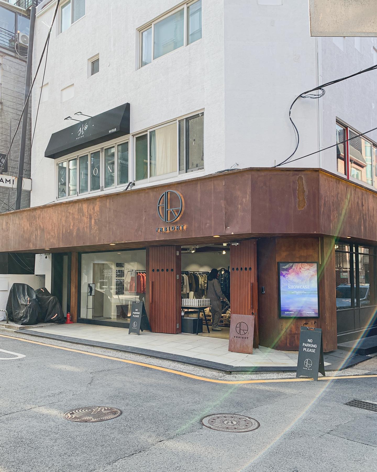 #광고
.
.
신사 프레이트에서 진행하는 이스트로그, 언어펙티드 쇼케이스 구경 다녀왔습니다.
역시나 새롭고 멋진 아이템들이 많이 출시되었더라고요!
~ 3/31(일)까지 신사 프레이트에서 24SS 시즌 트렌드를 빠르게 만나보세요~
fr8ight 
eastlogue 
unaffected.co.kr
.
.
#이스트로그 #언어펙티드 #프레이트 #프레이트신사 #24SS #EASTLOGUE #UNAFFECTED #쇼케이스 #플래그십스토어