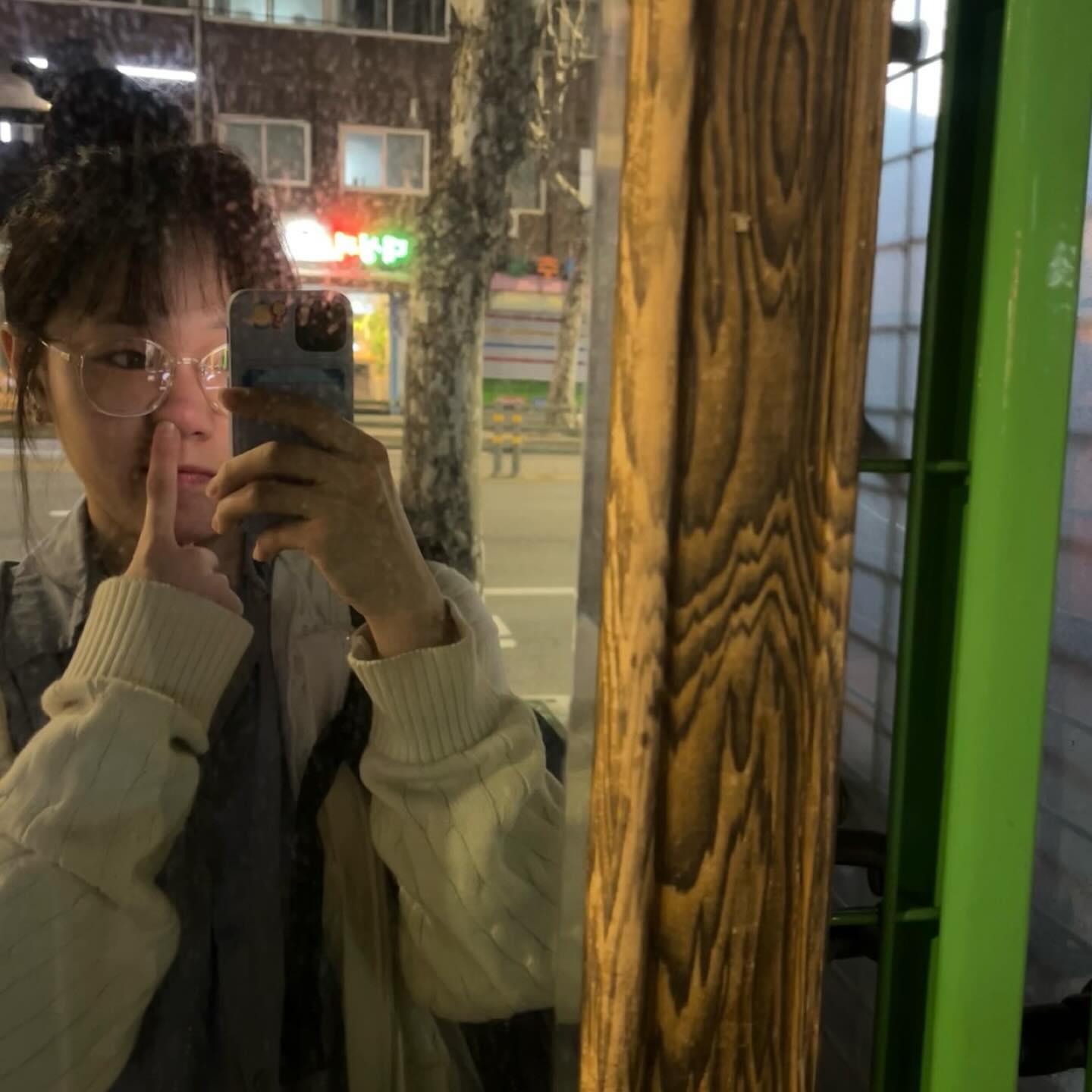 허쉬아이스크림 맛있다🍵
사실 치킨먹고싶은데…
밥안먹고 아이스크림 먹는다고 또 엄마한테혼나 
집 가기전에 빨리먹어야된다
.
#오운완#헬스타그램#트레드밀 
#행복한주댕