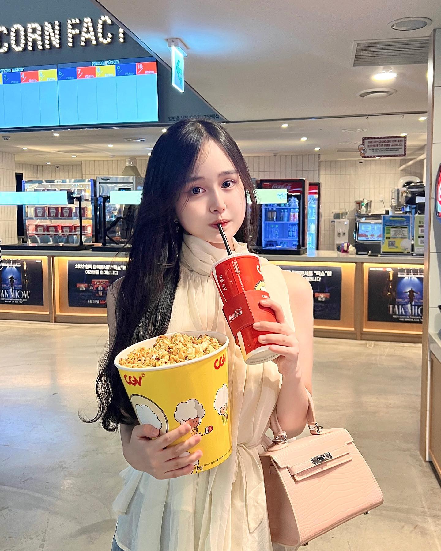 나랑 같이 영화 볼래? 🍿🎬