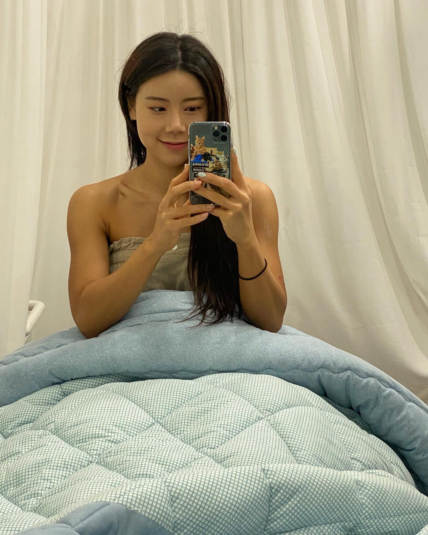 #어버이날 X #선주씨생신
효.. 하다가 다 가버린 나의 일주일..
효년은 힘들어 🫨
그래도 선주씨를 기쁘게 할수만 있다면 ᕦ(ò_óˇ)ᕤ !!
#효년 #과거사진 #셀프공개 #엄마랑딸 #목포꽃집 #화사당 #목포떡케이크 #하연달