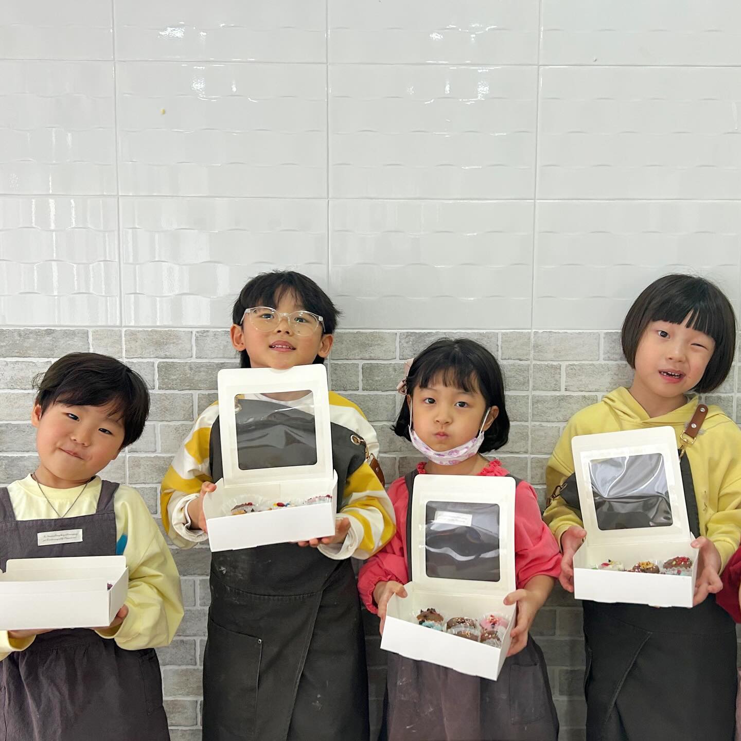 🩷
으뉴는 아빠랑 축구장 가고
아이니눈 엄마랑 친구들함께 쿠킹클래스 🍪
-
속닥속닥, 세심한 선생님과 
즐거웠던 쌀도넛 만들기 🩷
-
#오공이그램 
#해늘케이크