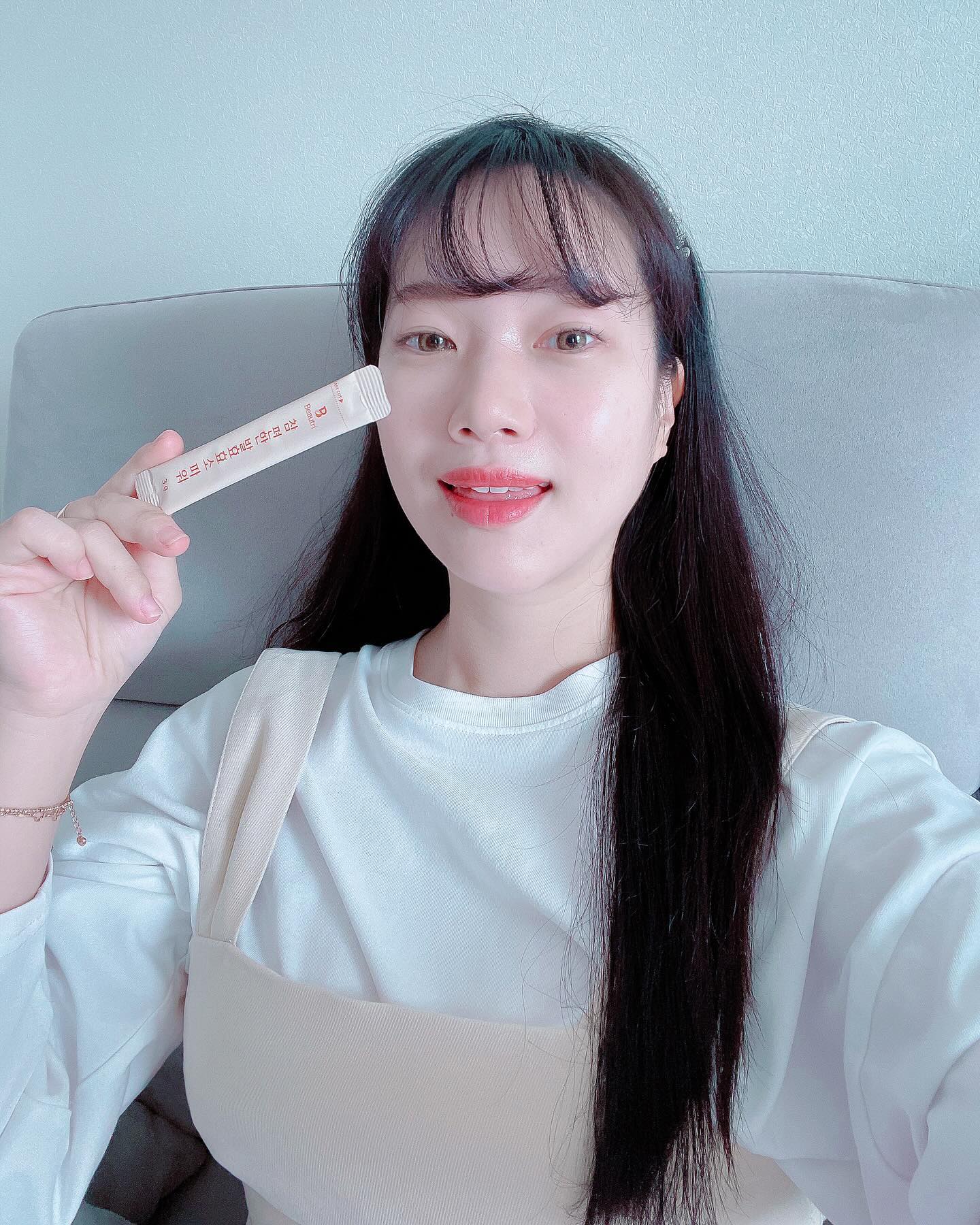 한동안 배고프면 먹고 또 먹고 안참고 먹은 이유가 있었지만
오늘로서 ㅃㅃㅇ🥹🥹

피드로 박제하고 싶지 않아서
저의 기록용인 스토리에만 살포시 올려놨어요😊
이제 괜찮아요😁😁

다시 한달 전 몸으로
아니 웬만하면 살찌기 전 몸으로 가야하기에
정착템으로 #참편한발효효소파워 선택했어요🔥
⠀
⠀
이제 식욕도 원래대로 돌아오겠지만
그래도 잘먹고 잘 비워야죠👍🏻
⠀
⠀
👉🏻70종 곡물/야채/과일 복합발효효소
👉🏻혼합유산균 21종
👉🏻포스트바이오틱스 2종
👉🏻총 8가지의 다양한 효소 함유

인기에 힘입어
1세대 20종 효소에서 부터
⭐️현재 5세대 70종 효소⭐️가 되기까지
꾸준히 업그레이드 됐어요👏🏻👏🏻
⠀
⠀
같은 #효소 를 드셔도 효소활성도가 높은
#역가수치높은효소 효소 드세요💟

효소의 함량/무게보다는
활성이 높은 효소가 얼마나 많이 들어있는지가 중요해요👍🏻

✔️참효소는
1포(3g)당 604,500unit 입니다!
⠀
⠀
⠀
📌오늘부터 3일간 핫딜 공구 진행됩니다!
📌프로필링크 참고해주세요🧡