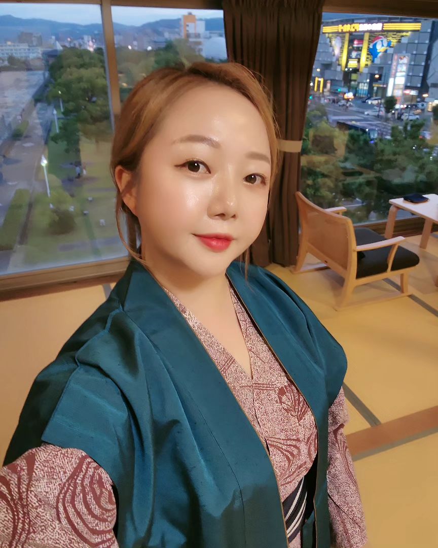 23.10.22~24
친구들과 함께 힐링여행
목적은 오직 맛난거 먹고 온천에서 푹 쉬다오기!
생각보다 시골이라 놀랐지만 숙소가 다했다😍

한국 사이트에서는 잘 나오지 않는 곳
현지인 맛집 같은 느낌의 현지인 온천 호텔♨️
용기내 예약한 우리 칭찬해~~

아침 저녁으로 배터지게 먹고 뜨신물에 몸 담구고 꿀타임🥰

#일본여행 #후쿠오카여행 #벳부여행 #일본온천 #후쿠오카온천 #우정여행 #요양잘하고갑니다