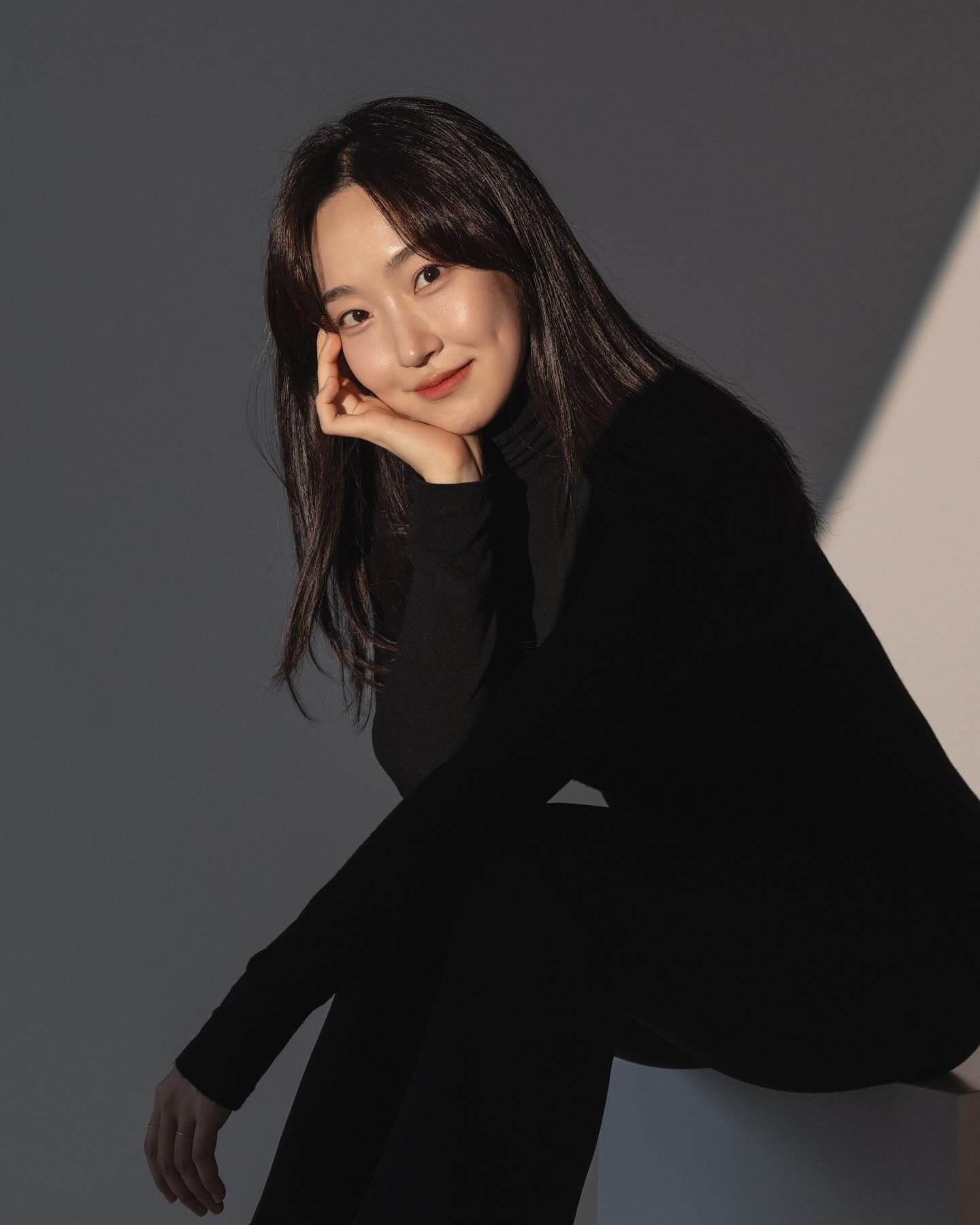 어느덧 33세 👻🖤

#photographer suhrafilm_studio 
#hairstylist #makeup shop_ardeo 
#actors #profile #picture 
#black #배우프로필 #프로필