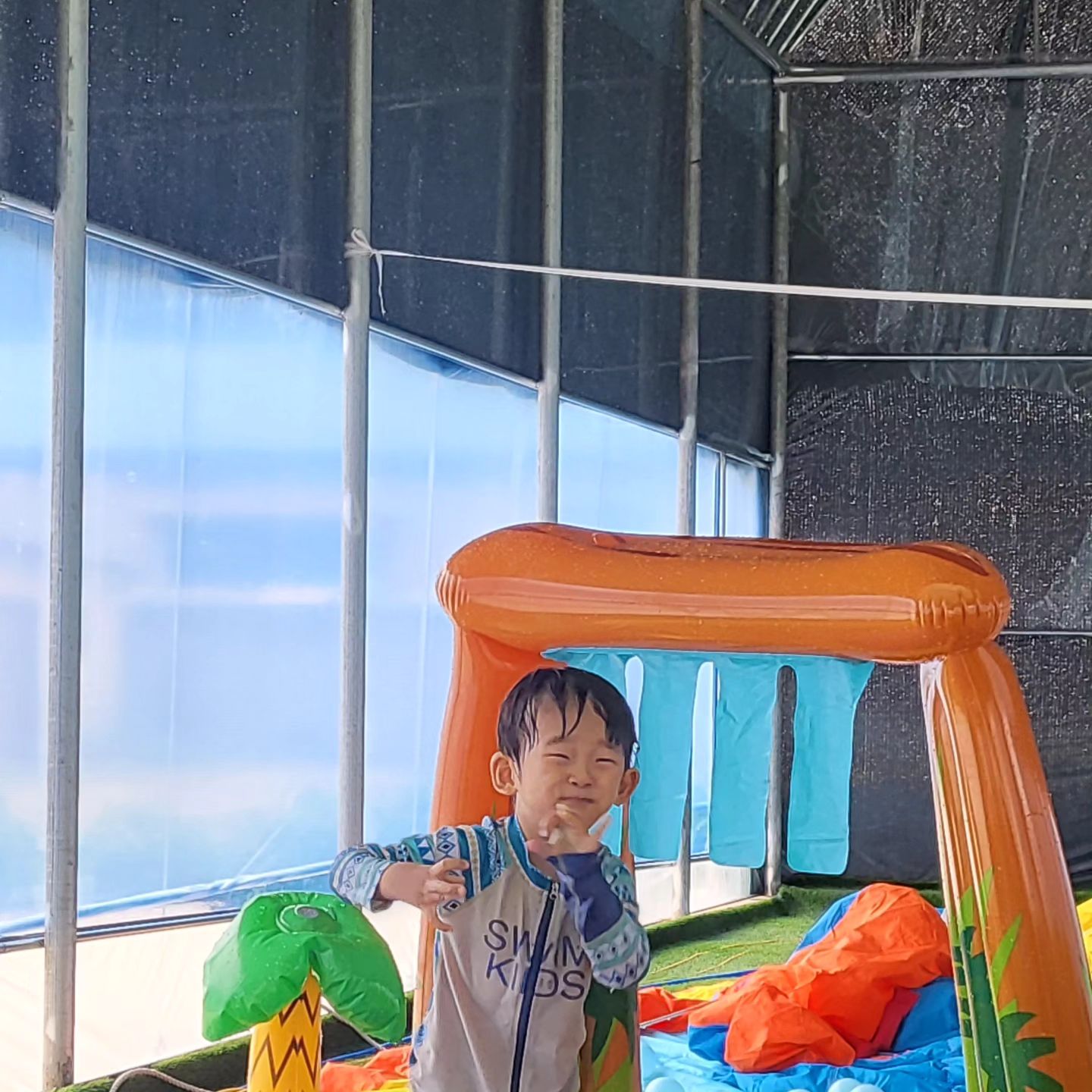 솔로 물놀이💙🩵💦
#여름맞이 #물놀이🐳 #집콕육아