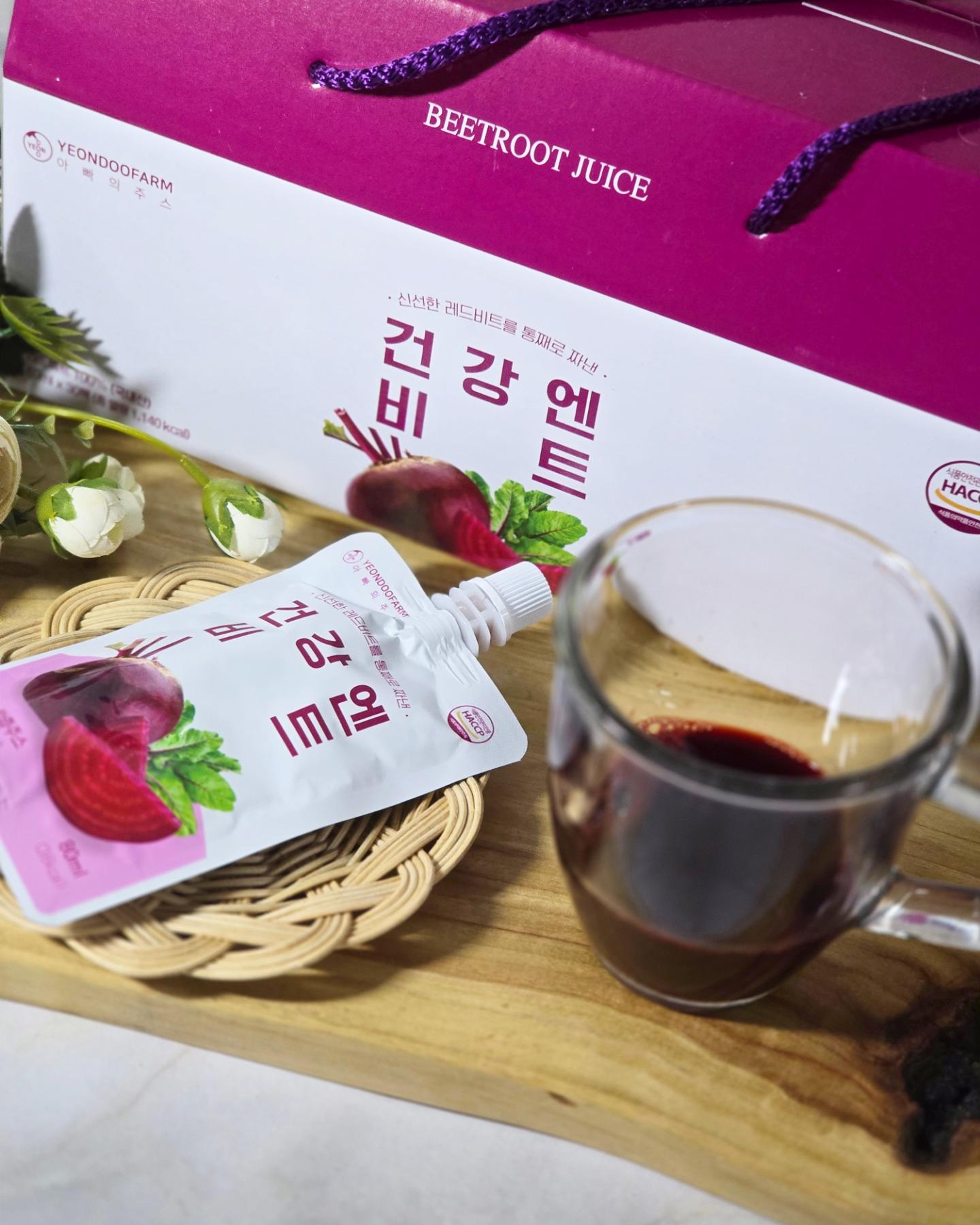 #협찬 딴거없이 제주산 비트만 100%

백프로 착즙 주스 (건강엔 비트)
엄마 알고보니 비트 달인거 드시던데
맛없다고 하셔서 백퍼 착즙주스로 선물 드림.

훨씬 먹기 좋고 간편한 파우치 포장이라
보관도 편리하지.

신선한 레드비트를 통채로 짜내어 비트를 한팩에 그대로 담아냄.

첨가제❌️
설탕❌️
색소❌️
농축액❌️

비트의 단맛이 은은하게 전해져 먹기 좋은 비트주스!!

처음에 엄마 맛만 보라고 드렸더니 맘에 들어해서 몽땅 다 가져다드리니 좋아하심...ㅎㅎ

해썹 인증 받은 연두팜에서 만든 제품이니 그 맛은 보장.

연두팜에서 비트주스 외에 다른 자연 재료 주스들이 많다니 구경 궈궈
https://smartstore.naver.com/dha1003

홈페이지 
https://www.yeondoofarm.com

#비트즙 #레드비트즙 #제주비트즙 #제주레드비트즙 #생비트즙 #비트착즙 #비트주스 #비트쥬스 #아빠의주스 #연두팜