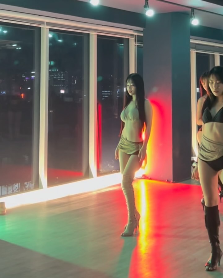 나는 겨울도 여름으로 살아😶‍🌫️🦎❄️👙👠