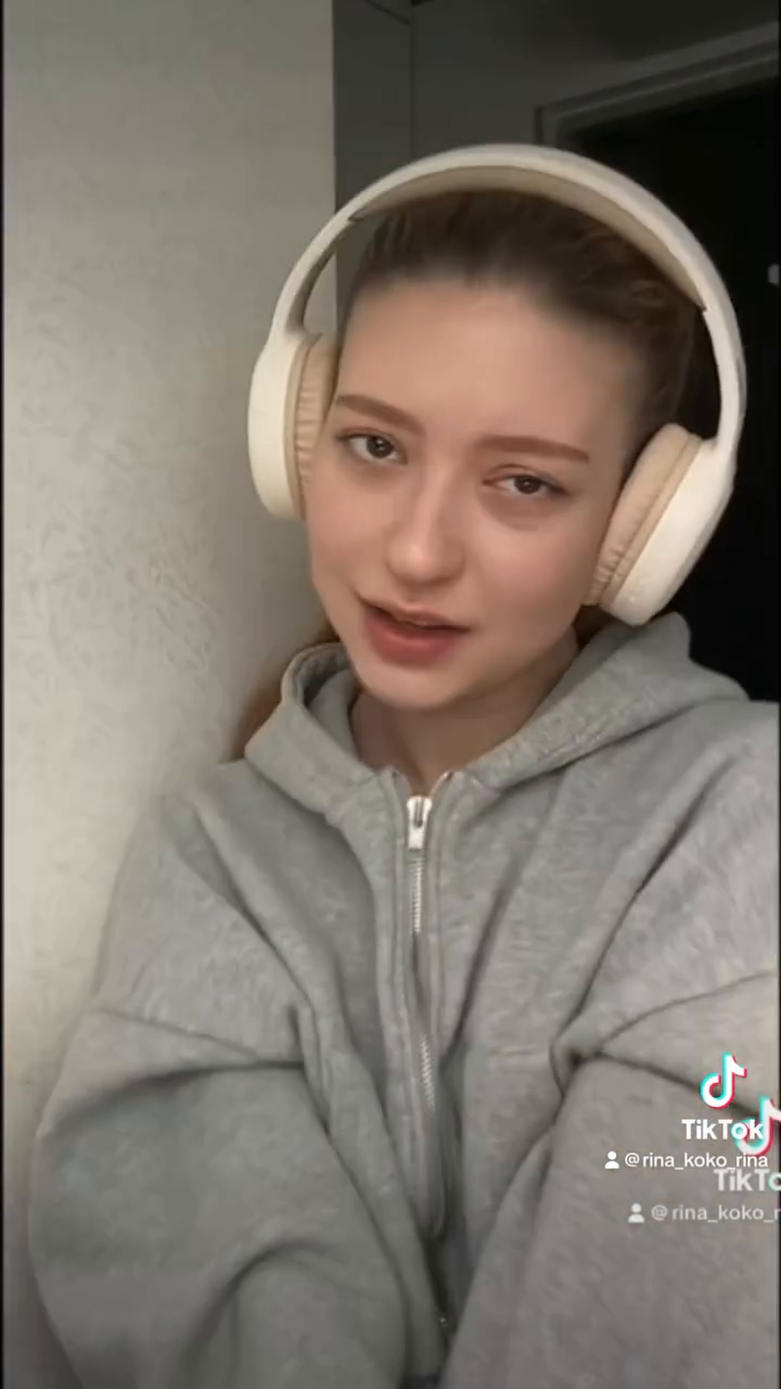 сходить с ума не по кому 😅 может только по музыке 🤍🎧