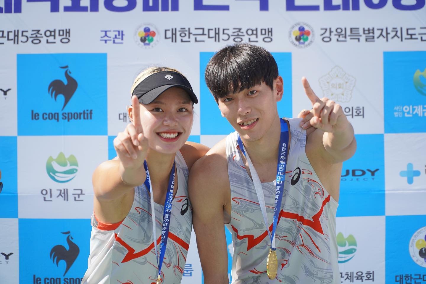 강원도 인제에서 일어난 일 🥇🥇🥇

첫 혼성 릴레이를 좋은 파트너와 함께 해서 즐겁게 할 수 있었고 개인, 단체도 운이 가장 좋았던 시합 ✨

#한국체대 #근대5종 #강원도인제