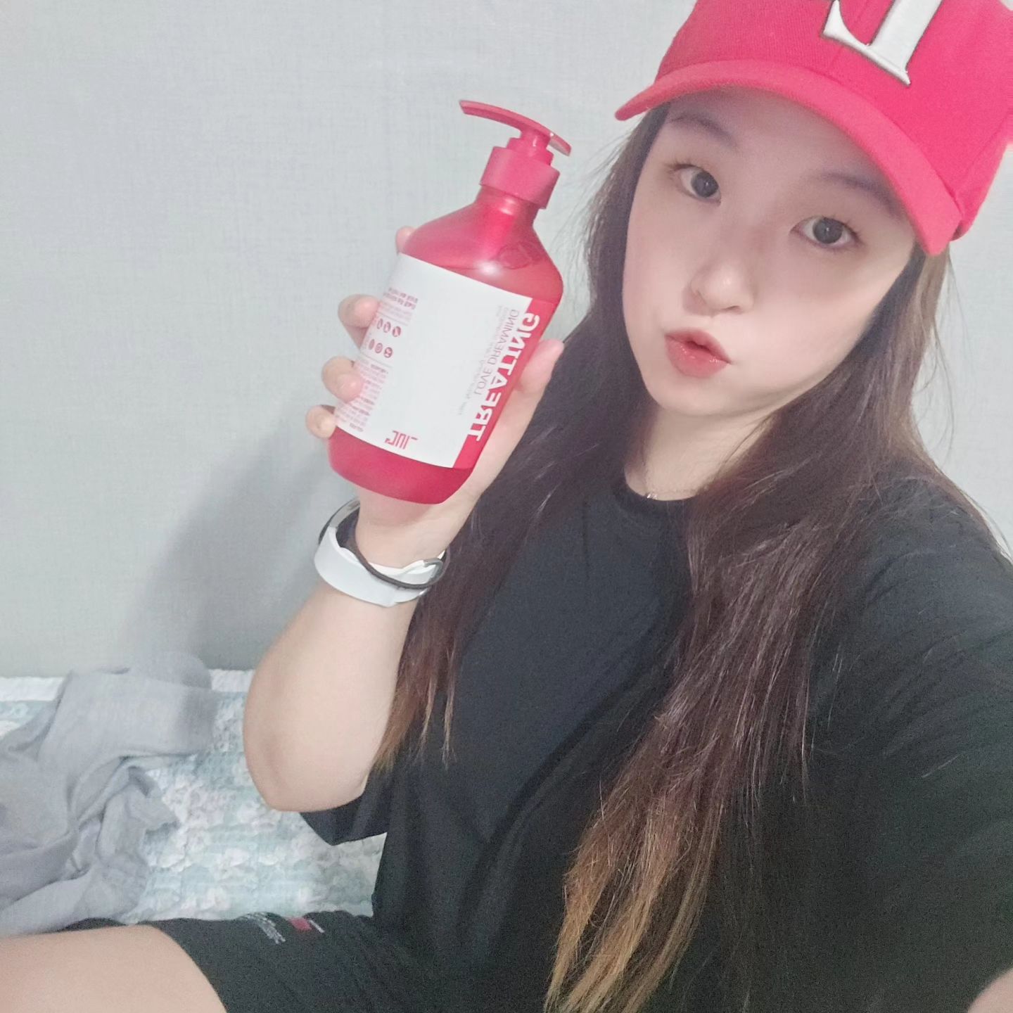 #협찬

탈색머리때문에 머리가 깜아도
꼬여서 너무 고민이었는데
"트리팅 단백질샴푸"를 협찬받아서
사용해봤는데, 트리트먼트랑 같이 사용하니
머릿결이 찰랑찰랑🥰

단백질 케어도 함께 되니 1석2조
매번 어떤샴푸써야할까 고민하다가
드디어 나한테 맞는 샴푸를 찾아딴🫠

향도 너무 좋아서 추천드려요😉😉
염색머리 또는 탈색하신분들
샴푸 고민된다면 이제품 한번 써봐효💕

#트리팅 #트리팅샴푸 #단백질샴푸 #샴푸추천 
#향좋은샴푸추천 #영양샴푸 #미용실샴푸
#지속력좋은샴푸 #약산성샴푸 #극손상모샴푸 
#손상모샴푸 #10초매직케어 #좋반댓반 #follow
#선팔맞팔 #여자친구선물 #선물추천
