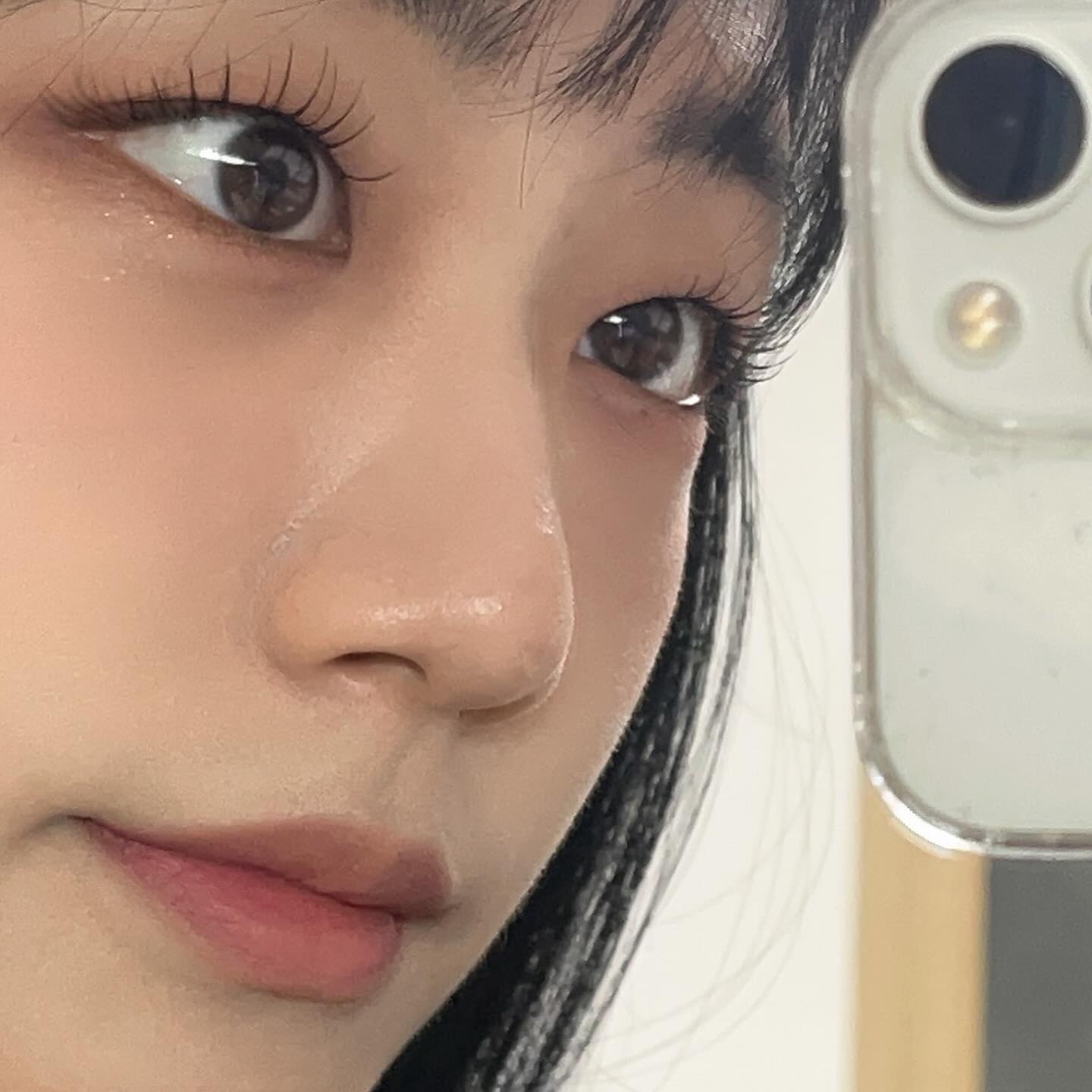 Look at my EYES👀✨

#협찬 오늘은 어루비뷰티 a_ruby_beauty 에서 펌포인트연장을 하고왔댜 네이버예약으로 예약한 시간에 방문하니 원장님께서 친절하게 안내해주셨움!!

차트를 작성하고 상담을 통해 눈매와 속눈썹 모질에 맞는 컬을 선택한 후 시술에 들어갔는데 상담부터 시술까지 원장님이 너무너무 세세하고 꼼꼼하게 진행해주셔서 넘넘 만족!

가뜩이나 내 속눈썹이 길고 쳐져있는데다 눈매까지 길어서 속펌하고도 백프로 만족한적이 없었는데 눈꼬리쪽까지 완벽하게 C컬로 올라간 거 보고 담에 또 와야지 했다구,,
연장은 처음이었는데 시술하고도 느낌이 하나도 안나서 눈이 너무 편-안☁️
드뎌 인생 속펌집 찾았다고😎

전대에서는 버스 타고 가야하는 거리긴 하지만
너무 만족스러워서 감수하고도 또 방문할 가치가 있는 곳🚌🚌🚌
속눈썹펌, 연장 맛집 추천이요오❕

#광주속눈썹연장#쌍촌동속눈썹연장#광주펌포인트연장#광주속눈썹펌#상무지구속눈썹#전대속눈썹#속눈썹펌#속눈썹연장#협찬환영#협찬디엠#좋아요#좋아요반사#맞팔#선팔#선팔하면맞팔
