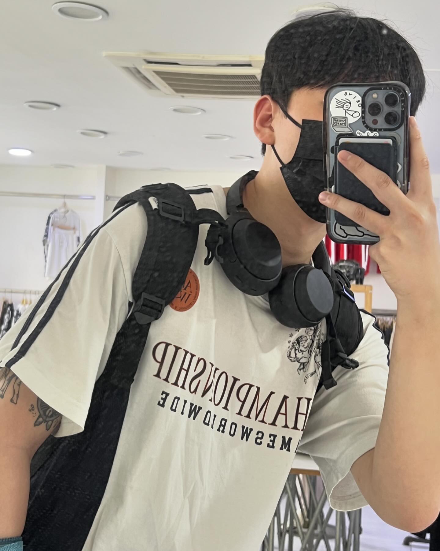 =_=// 같이 있을 때 한창 좋을 나이 😎