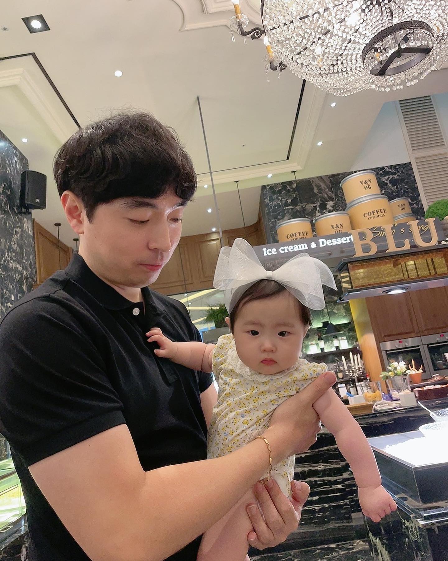 아빠와 딸~!! 
하루하루 달라지는 우리 지유👼👼
.
.
.
.
.
#아빠와딸 #딸바보 #육아소통 #육아스타그램 #맛집 #맛스타그램 #daily #baby #소통 #좋아요테러 #좋아요반사 #팔로우 #맞팔환영 #맞팔 #선팔하면맞팔 #선팔맞팔 #좋반 #좋아요 #맞팔해요 #선팔 #follow4like #fff #followforfollowback #likeforlikes #like4follow #14f #f4f #141