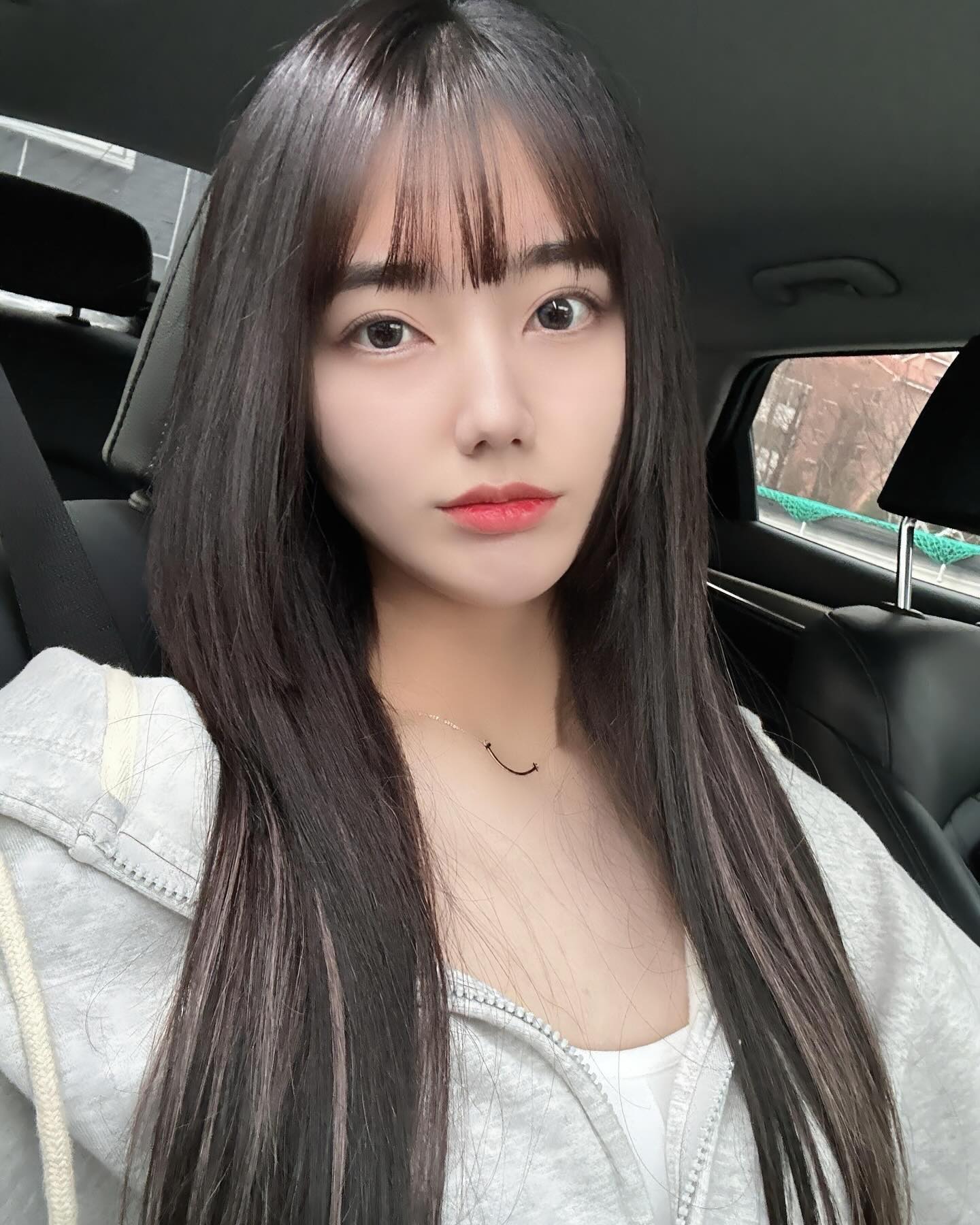 한분씩 연락을 드리고 싶었는데 그러지 못한 점 죄송합니다🥹
벌써 2023년이 끝났습니다 짧다면 짧고 길다면 길었던 시간들 속에 많은 일들이 있었습니다
배운 점도 많았고 행복했던 일도 많았고 힘들었던 일도 많았는데 그래도 마지막 까지 잘 마무리 한거 같아서 행복했습니다!

2024년에는 이루고 싶은 일 모두 이루시고 아프지 마시고 항상 건강하세요🥰
저도 2024년에는 조금 더 성숙한 사람으로 성장 하겠습니다!
모두 행복하시고 꽃길만 걸으세요🌸🌸

.
.

#광주 #2024 #27 #새해 #일상스타그램 #골프선수 #운동하는여자 #프로골퍼 #이차윤프로 #셀스타그램📷 #일상 #소통 #팔로우 #맞팔 #선팔 #셀카 #셀피 #selfie #얼스타그램 #인스타그램 #instagram #데일리
#follow #f4f #follow4follow #followme #차윤tv