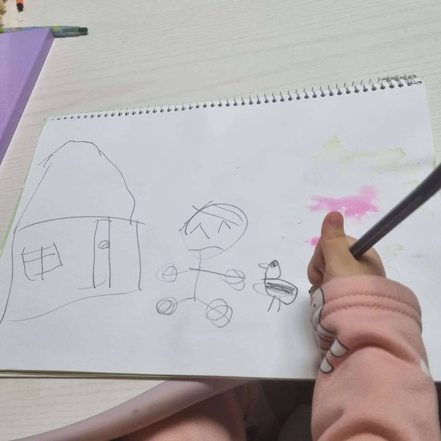 은서가 그린 그림 ♡

#아기화가 #화가될래? #엄빠이름쓰는중 #엄마이름어려워
#쥐띠맘 #쥐띠아기