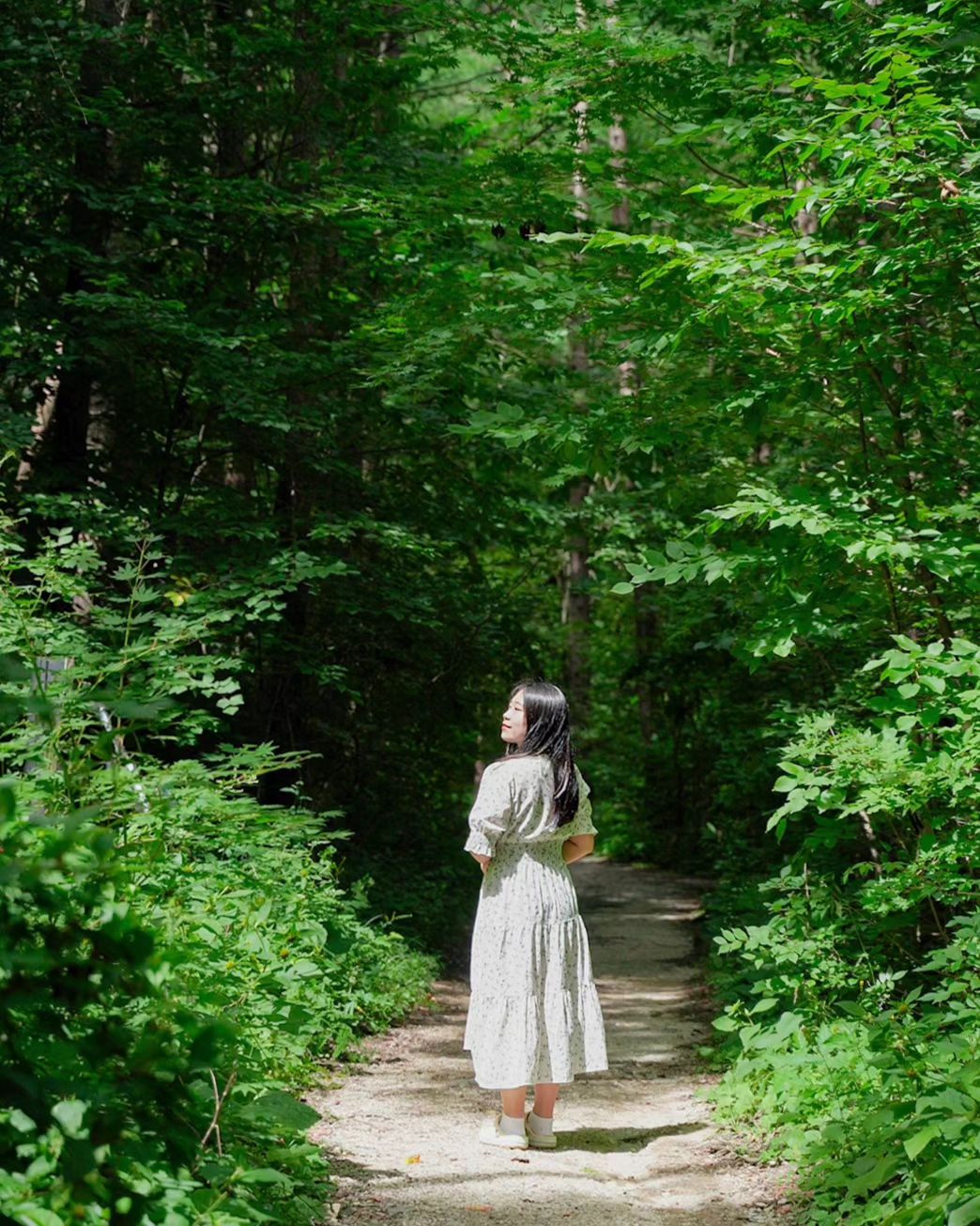 우리나라에서 가장 시원한 도시🌱 #제작지원

한강·낙동강 발원지 축제가 진행 중인 태백 다녀왔습니다😆

고원 도시라 그늘에만 있어도 시원하고,
열대야도 없어 여름 여행지로 딱이었어요!

축제와 함께 가기 좋은 곳들도 소개해드릴게요💕

-
1️⃣,4️⃣-7️⃣ 태백산 검룡소
▪️한강 발원지
▪️검룡소까지 1.5km 숲길

2️⃣ 2024 태백 한강·낙동강 발원지축제
▪️축제일정 24.07.27~24.08.04
▪️황지연못 (낙동강 발원지)
▪️연못으로 이어지는 하천에서 물놀이 가능
(연못 물놀이 금지!)

3️⃣ 태백 오투전망대
▪️일출&운해 명소

8️⃣-🔟 매봉산 숲길
▪️자작나무 숲
▪️산책하기 좋은 곳
-

올여름 여행은
시원하고 청량한 도시 태백 다녀와보세요💗

* 태백시 제작지원받아 작성되었습니다.

#여름축제 #태백여행 #강원도여행