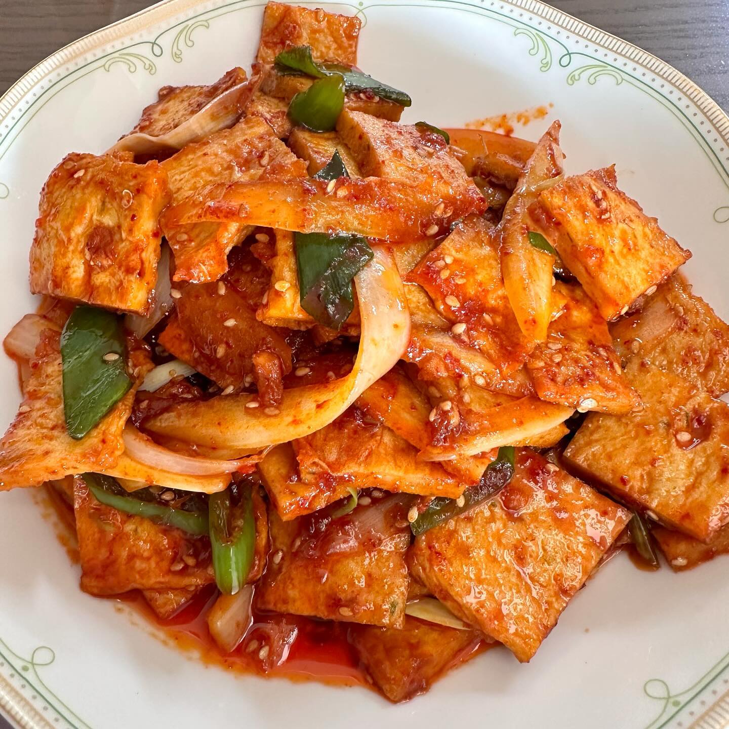 #상국이네#부산어묵#부산어묵택배#고급어묵#어묵볶음레시피#어묵반찬#부산어묵맛집

업체로부터 제공받은 제품입니다.

겨울엔 뜨끈한 어묵이 생각나잖아요~
오늘 특별한 어묵을 소개시켜드리려해요!

토실토실 두꺼운 어묵이구요
담백하고 고급지며 해산물이 향이 가득 나더라구요!

알고보니 좋은 등급의 연육으로 만들어진 고급 어묵이라고 해요
해썹 인증을 받아 믿고 먹을 수 있어요!
저는 밥 도둑 어묵 반찬을 해먹었는데요

토실한 어묵이라 그런지 씹히는 식감이 넘넘 좋더라구요
그외에도 김밥이나 어묵탕으로 해먹어도 좋을 것 같았어요!

다들 추운 겨울 뜨끈한 어묵으로 보내셔요🤍