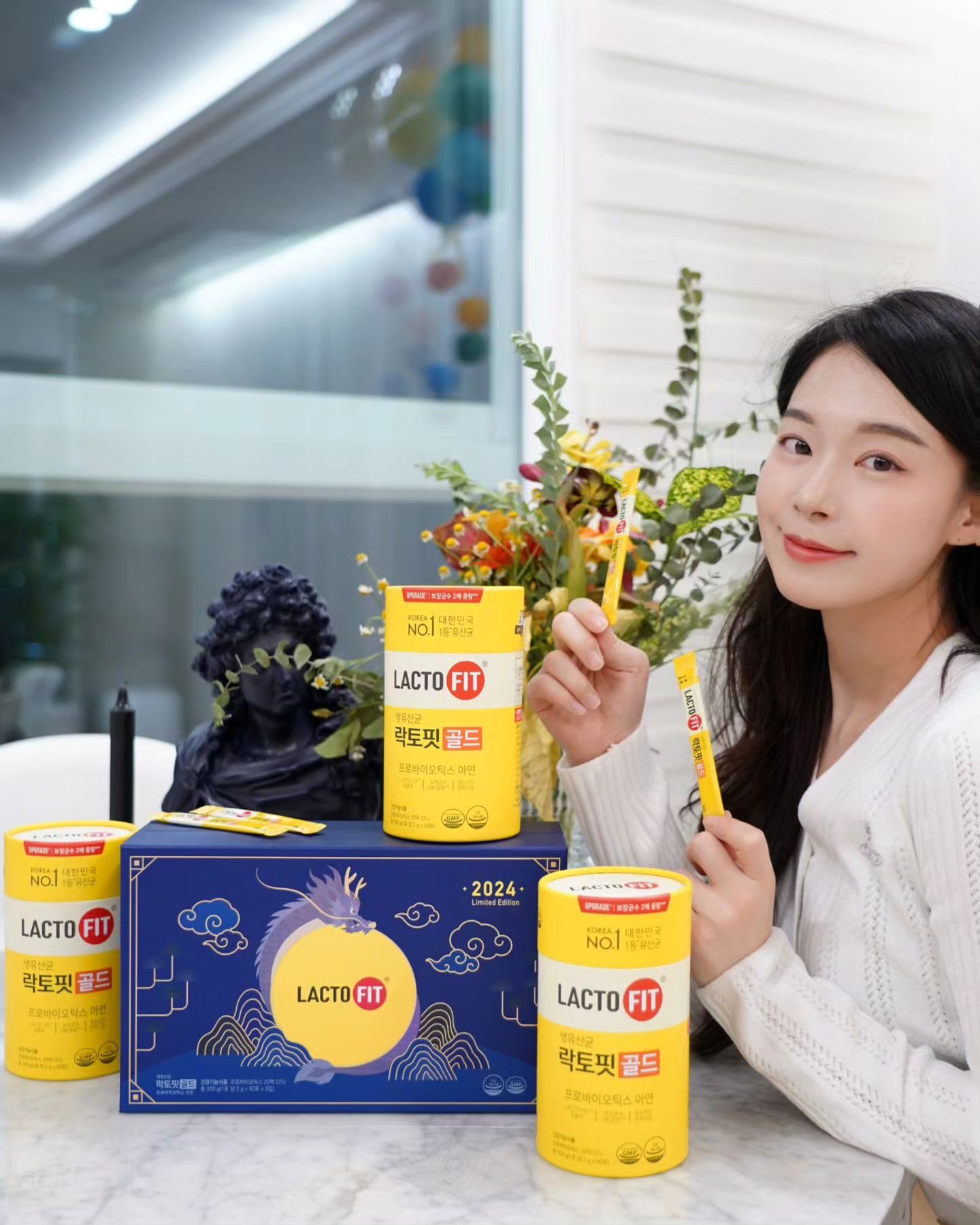 #광고
명절 선물의 정석은 건강 선물이 아닐까요?🫶
특히 설날은 한 해의 건강을 기원하기에 더더욱 건강 관련 선물로 준비하게 되는것 같아요
모든 건강의 시작은 장건강이라던데 설 선물 고민하신다면 락토핏 골드 청룡 설 선물세트 추천드려요!💛

대한민국 *1등 유산균 브랜드 ‘락토핏’에서 설 선물 세트 출시되어 올 설 선물 더이상 고민하지마세요

2024년은 푸른 용의 해인만큼 설 선물 세트 패키지에 청룡 그림이 그려져 있어 청룡의 기운을 함께 선물 받는 기분이 들어 한층 더 건강해지는 느낌!!
지난 추석 때 추석 에디션도 너무 예쁘게 나와서 금방 품절나서 발동동 했는데 이번 설 에디션도 고급스럽고 선물하기 정말 좋아보이니 서두르세요~~

부모님께 매년 드리는 설 선물 이번에는 또 뭘 드려야할까 고민이었는데 마침 락토핏 다 떨어져 락토핏 통 하나에는 용돈도 몰래 넣어서 드리려구요!

1일 1포 프로바이오틱스 수 20억 CFU 보장해주고
프로바이오틱스 뿐 아닌 정상적인 면역 기능에 필요한 아연 함유되어 1일 1회, 1회 1포 식전, 식후 관계없이 물 없이도 언제 어디서든 섭취 하세요!

다가오는 설 선물~~ 락토핏 으로 준비하세요🥹🫶

*구매율 1등 : 2023년 한국건강기능식품협회, 프로바이오틱스 부문

“본 포스팅을 작성하기 위하여 종근당건강으로부터 소정의 제품과 원고료를 받아 작성한 후기입니다.”


#설선물추천 #락토핏골드 #락토핏 #락토핏설선물세트 #부모님설선물세트 #락토핏선물세트 #새해선물 #부모님유산균 #1등유산균 #건강선물 #종근당건강