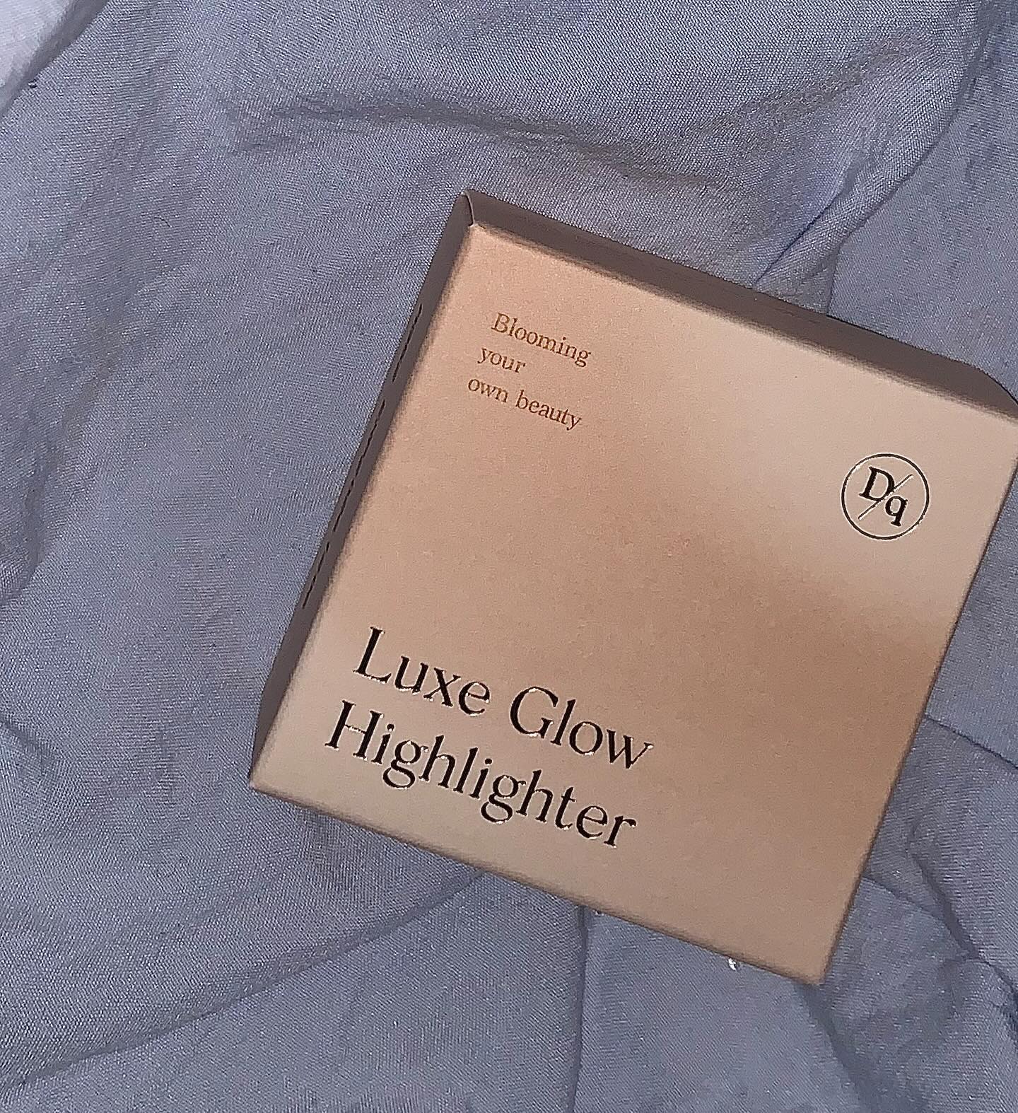 {데이지크 럭스 하이라이터 01샤인베이지}

인스타에서 너무 예뻐서 
구매한 데이지크 하이라이터☁️

케이스 열자마자 영롱 그 자체...✨✨

하이라이터를 평소에 잘 쓰지 않아서 01호만 구매했는데
다른 색들도 구매해야겠어요 ♥(⸝⸝⸝ᵒ̴̶̷̥́ ᵕ ก̀⸝⸝⸝)ෆ

하이라이터 쓰면 뭉친다는 느낌이였는데 
이건 전혀.네버. 없고 맑고 가볍게 올라가서

신나서 여러번 발랐는데도
뭉침이 하나도 없어요✨🤍

dasique_official 

#코덕 #화장품 #하이라이터 #하이라이터추천 #내돈내산