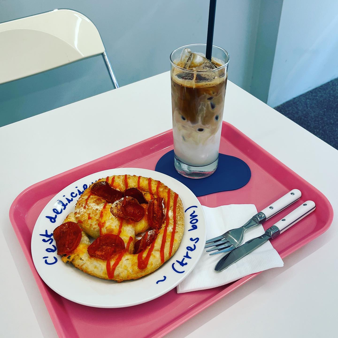 #포롱#구월동카페 🥨✨

인천놀러가서들른#프레즐맛집 ‼️
나의 인생프레즐 여기서찾았다…🫢

반죽부터 모든제조를 직접다하는곳이라
재료를 아끼지않아 정성가득하고 맛있을수밖에😆
크림치즈에 토핑에 종류도많고 다맛있음🥹
인테리어도 힙하고 포토존도 많아서 느긋하게 시간보내기좋아요✨

#인천터미널역카페#구월동카페추천